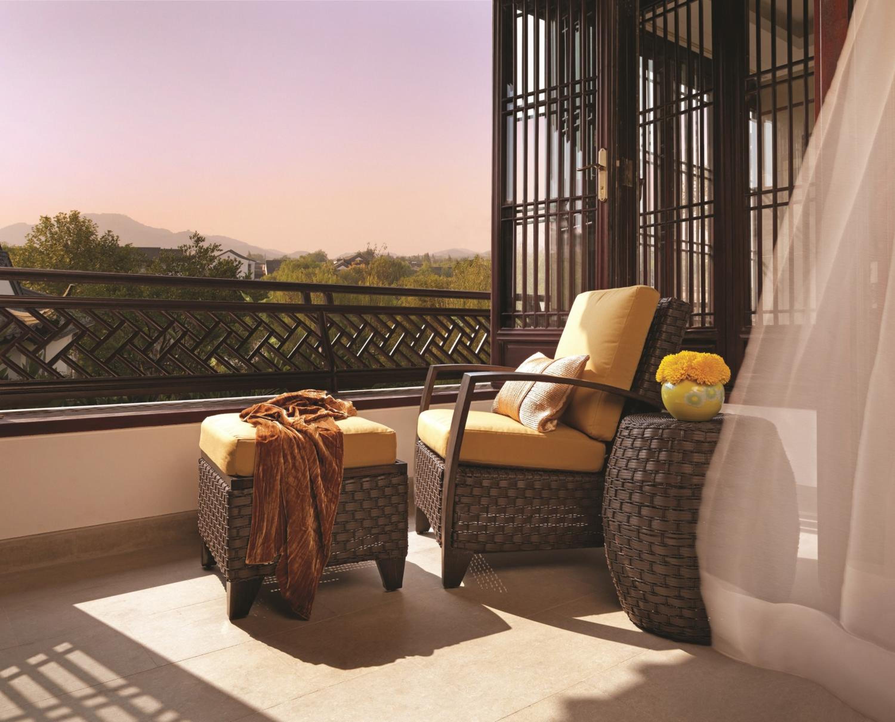 Premier Garden View King Room - Photo 3