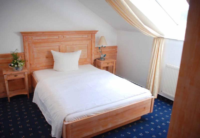 Single Room with Bathroom photo 1