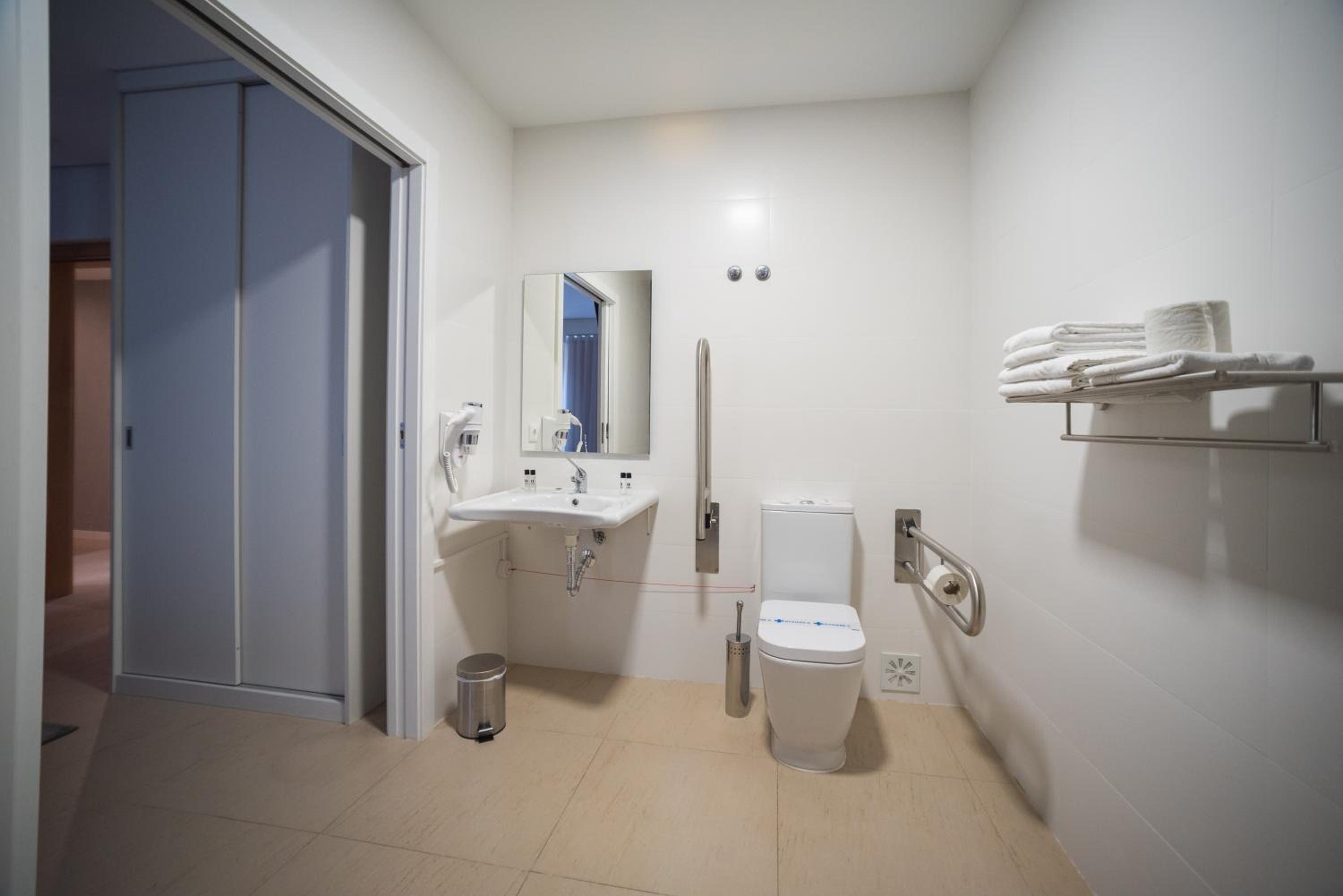 Double Room - Disability Access photo 2