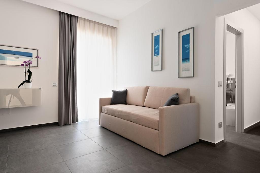 Deluxe King Suite - Photo 7