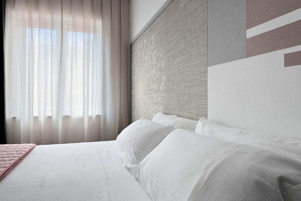 Deluxe King Suite - Photo 1
