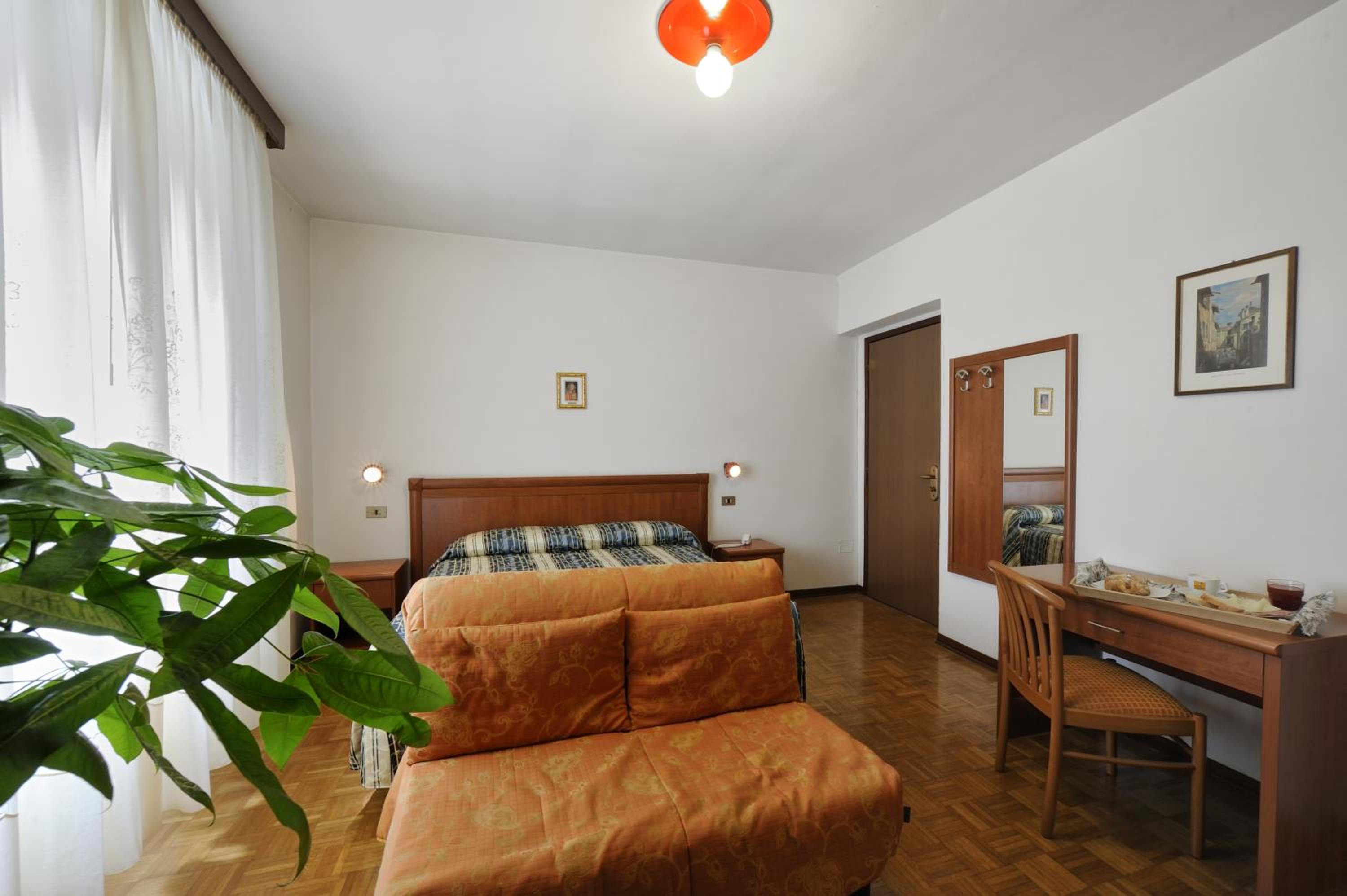 Double Room - Photo 14