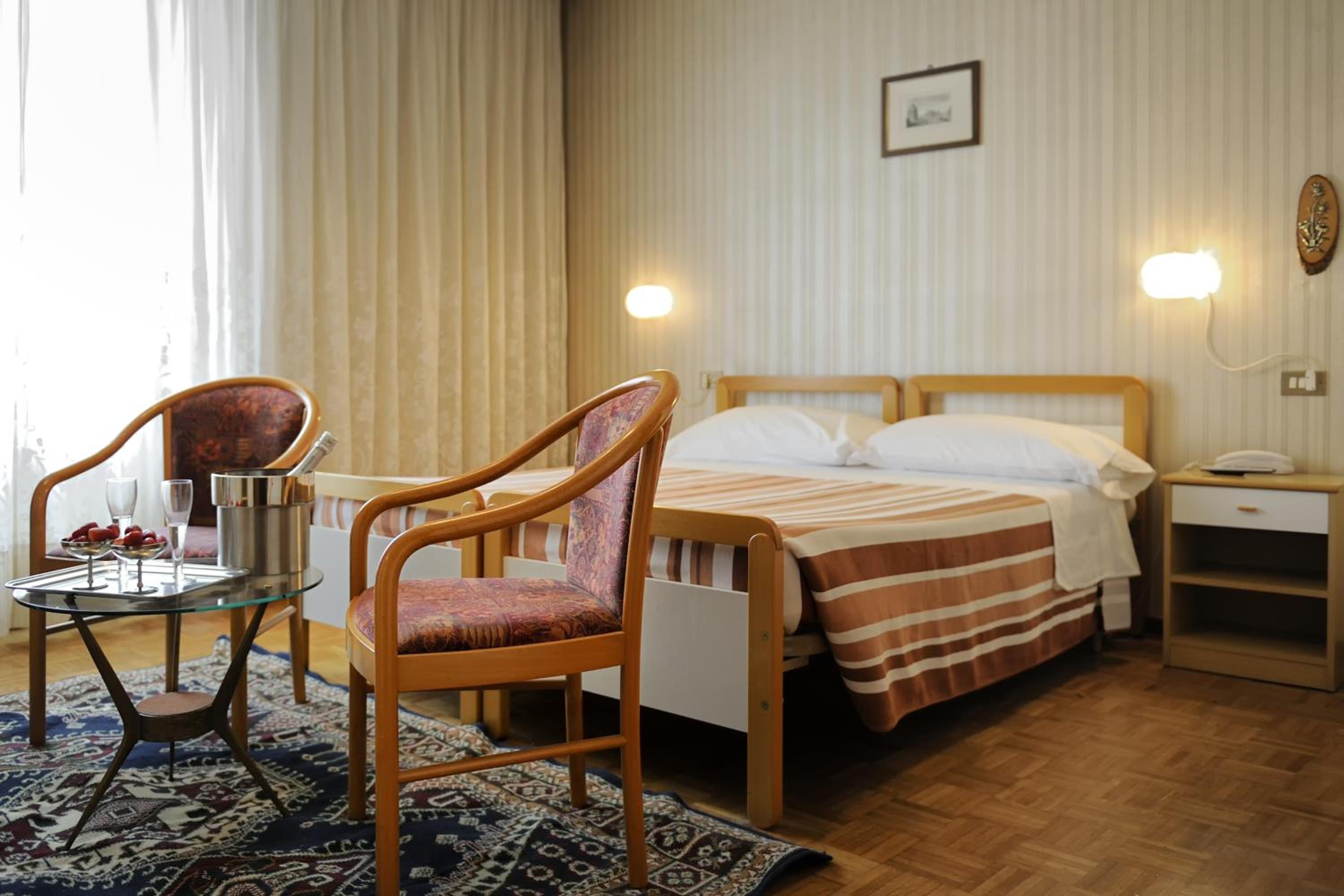 Double Room - Photo 9