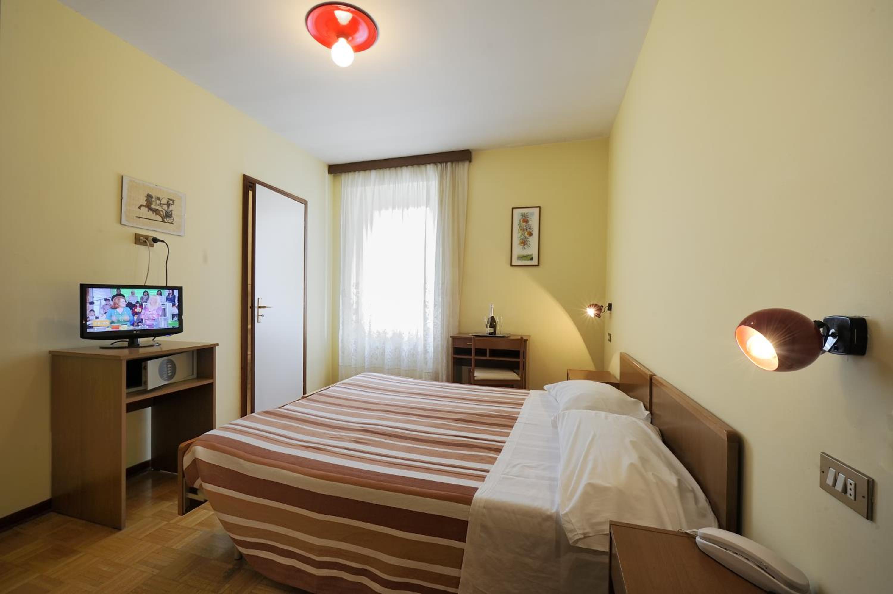 Double Room - Photo 1