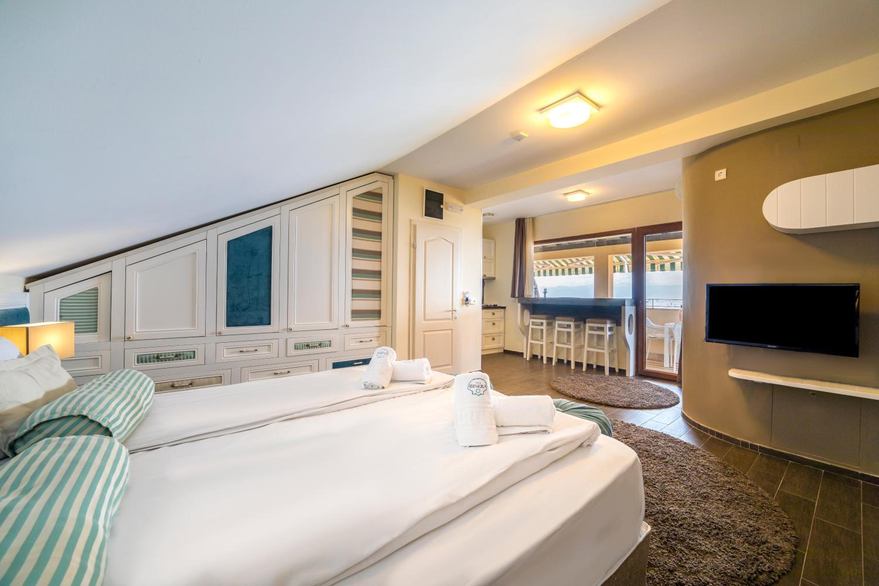 Deluxe Triple Room with Hot Tub - Photo 1