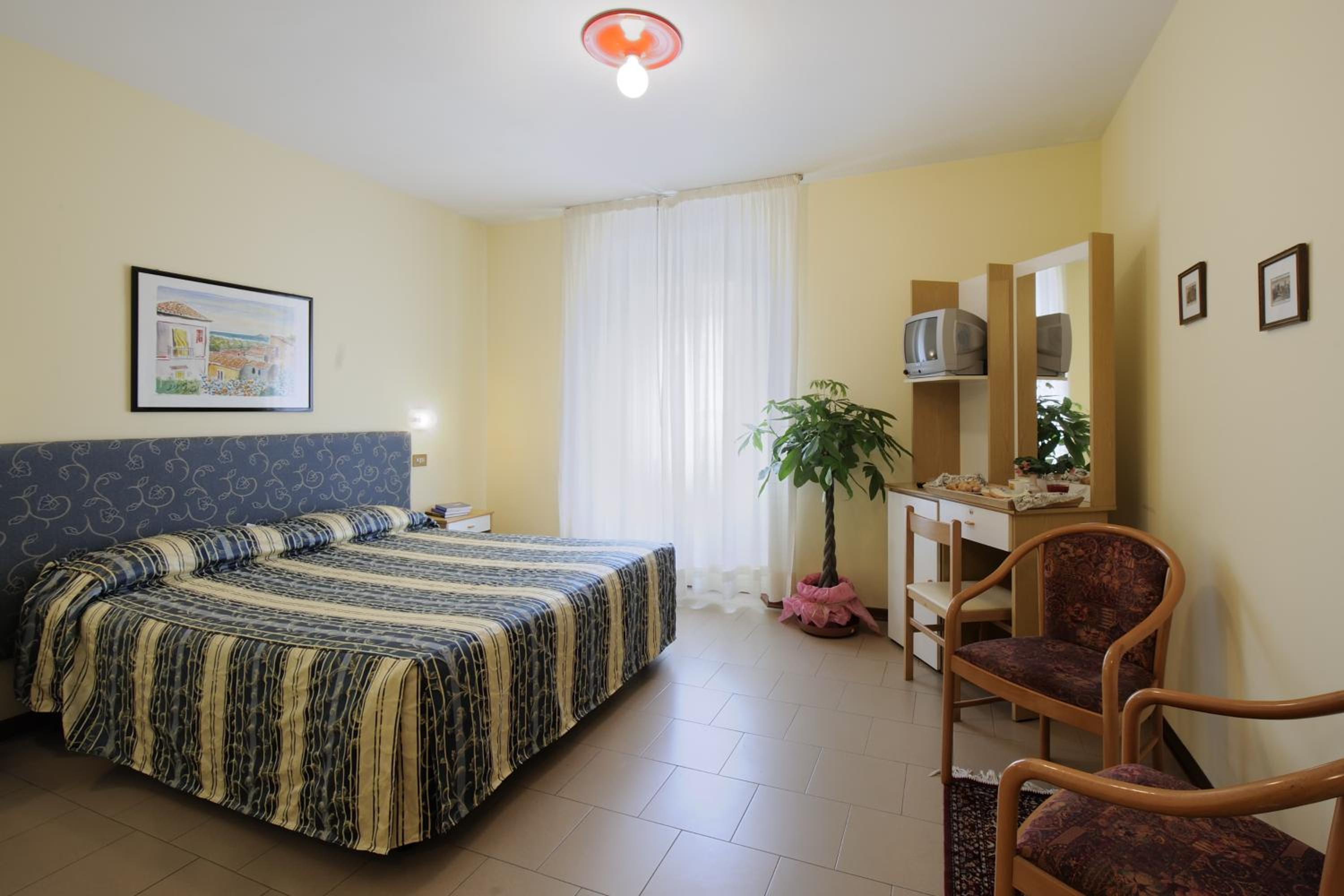 Double Room - Photo 6