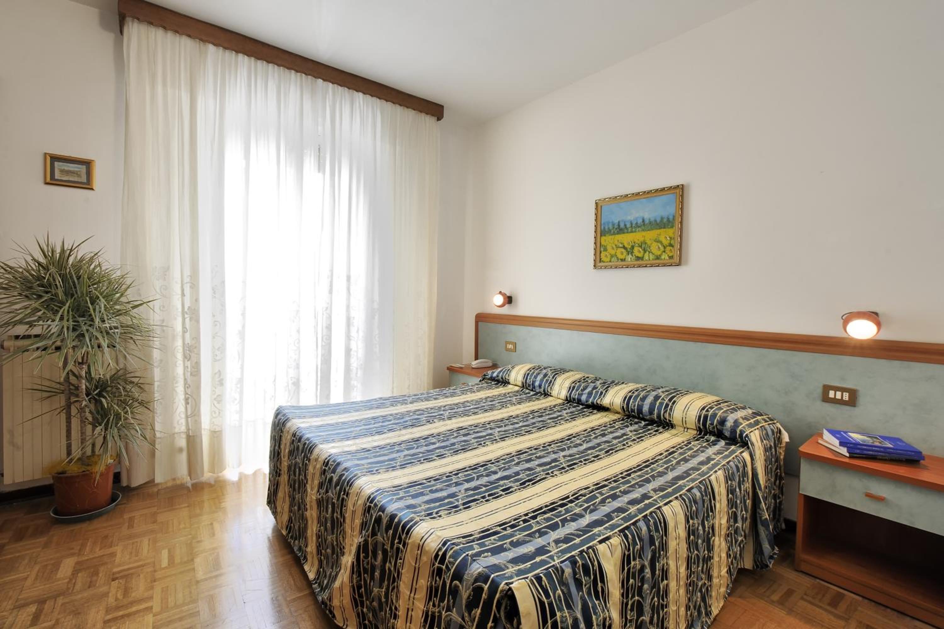 Double Room - Photo 13
