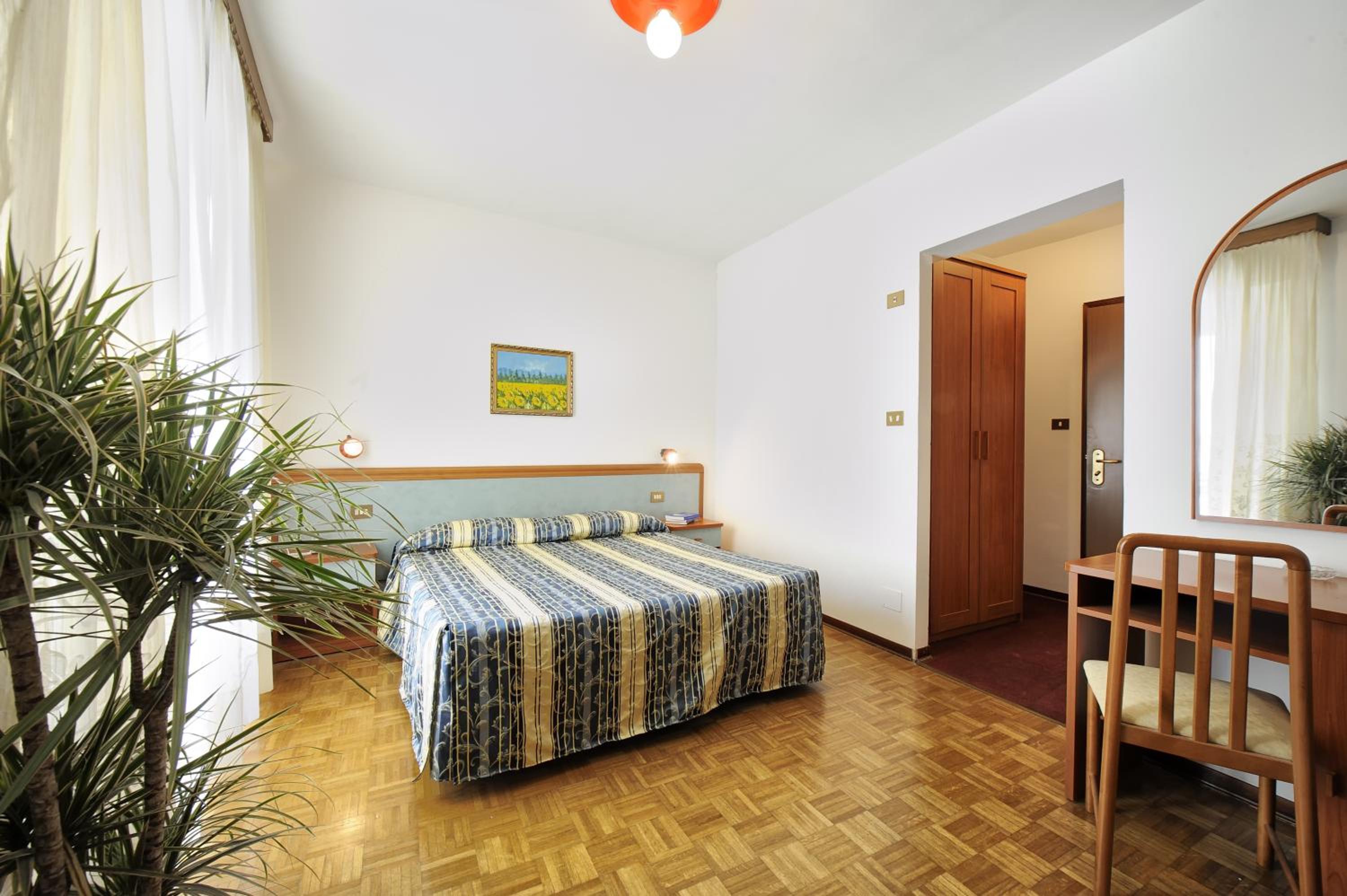 Double Room - Photo 7