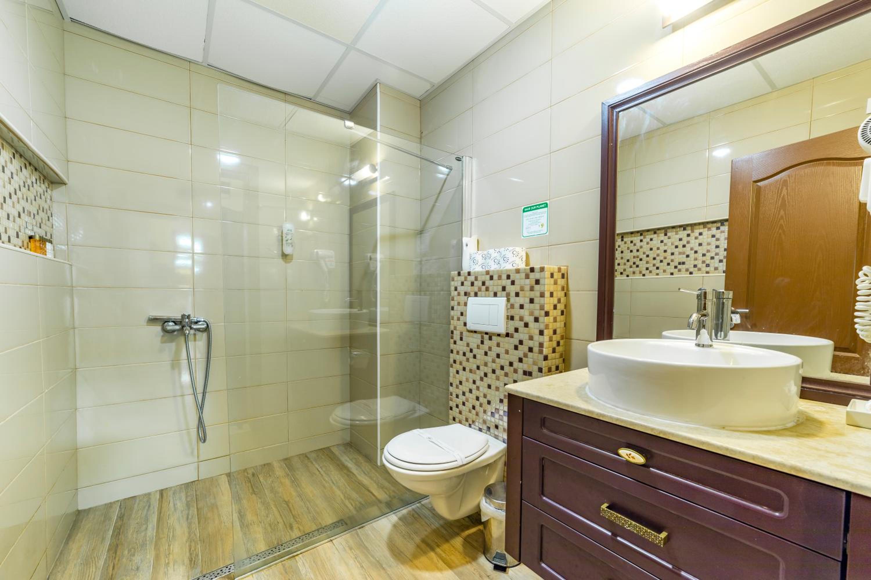 Triple Room with Lake View - Photo 3