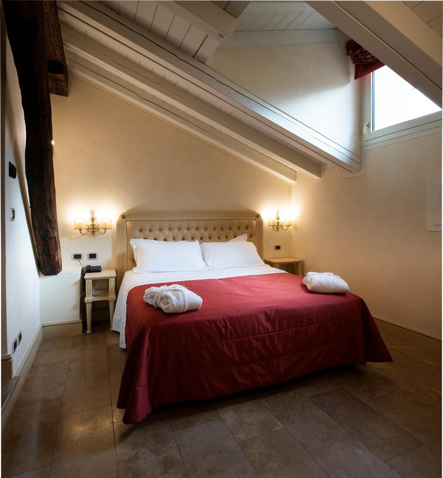 Double or Twin Room - Photo 2