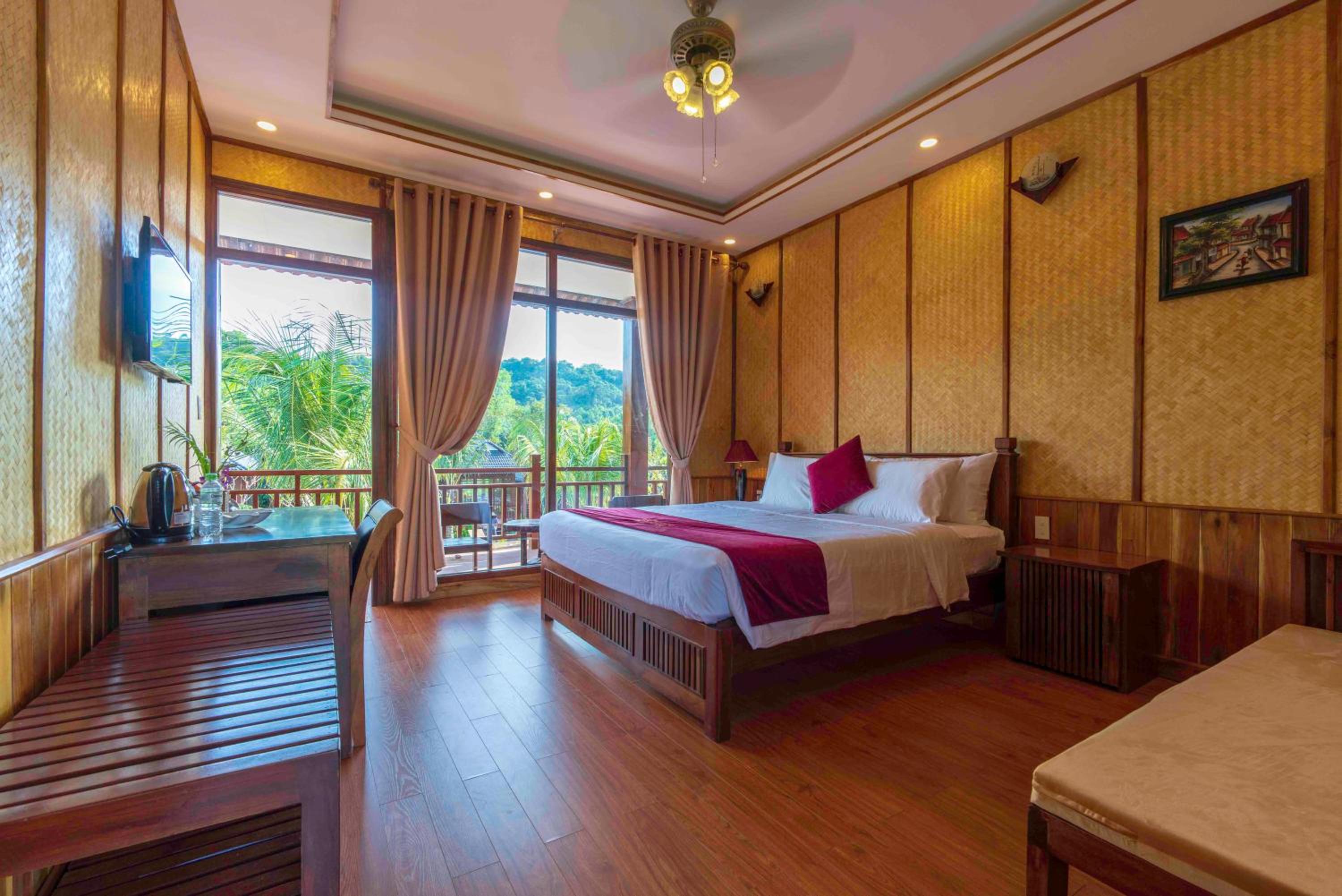 Deluxe Double or Twin Room with Pool View photo 1