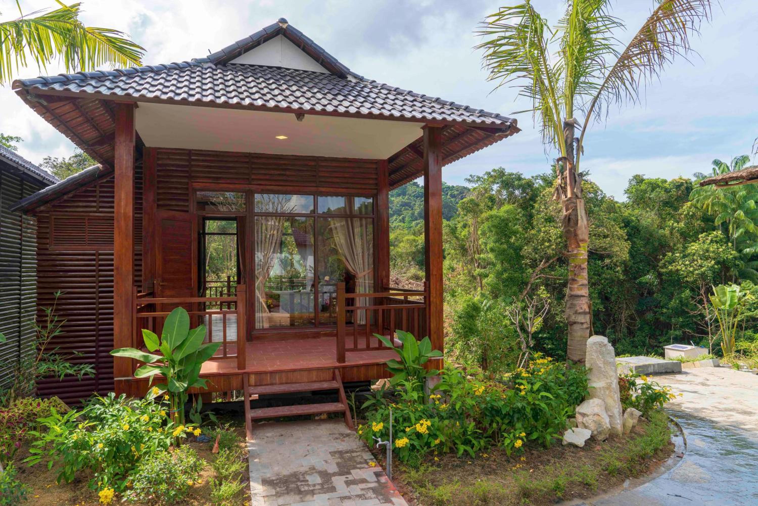 Bungalow with Pool View - Photo 18
