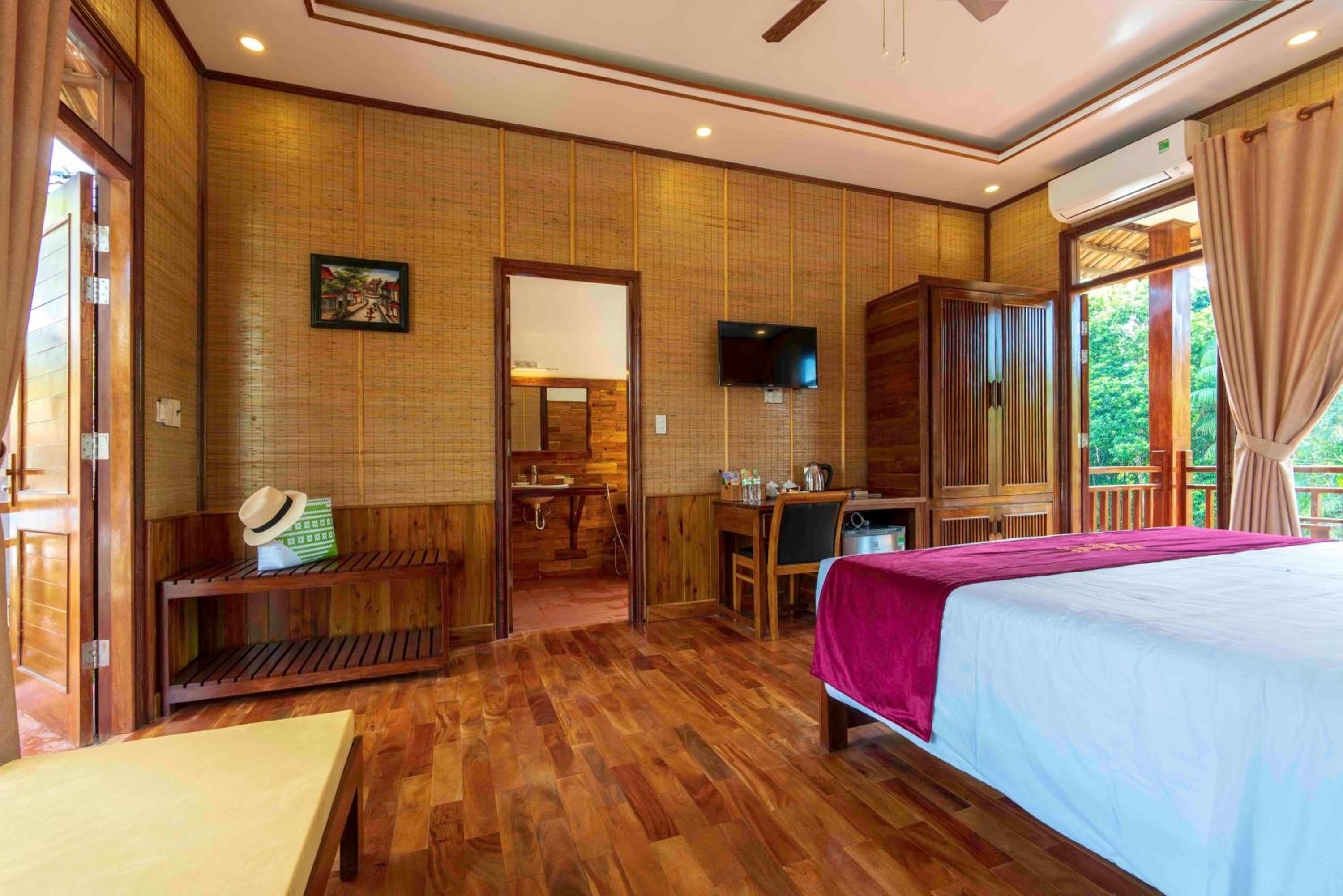 Bungalow with Pool View - Photo 5