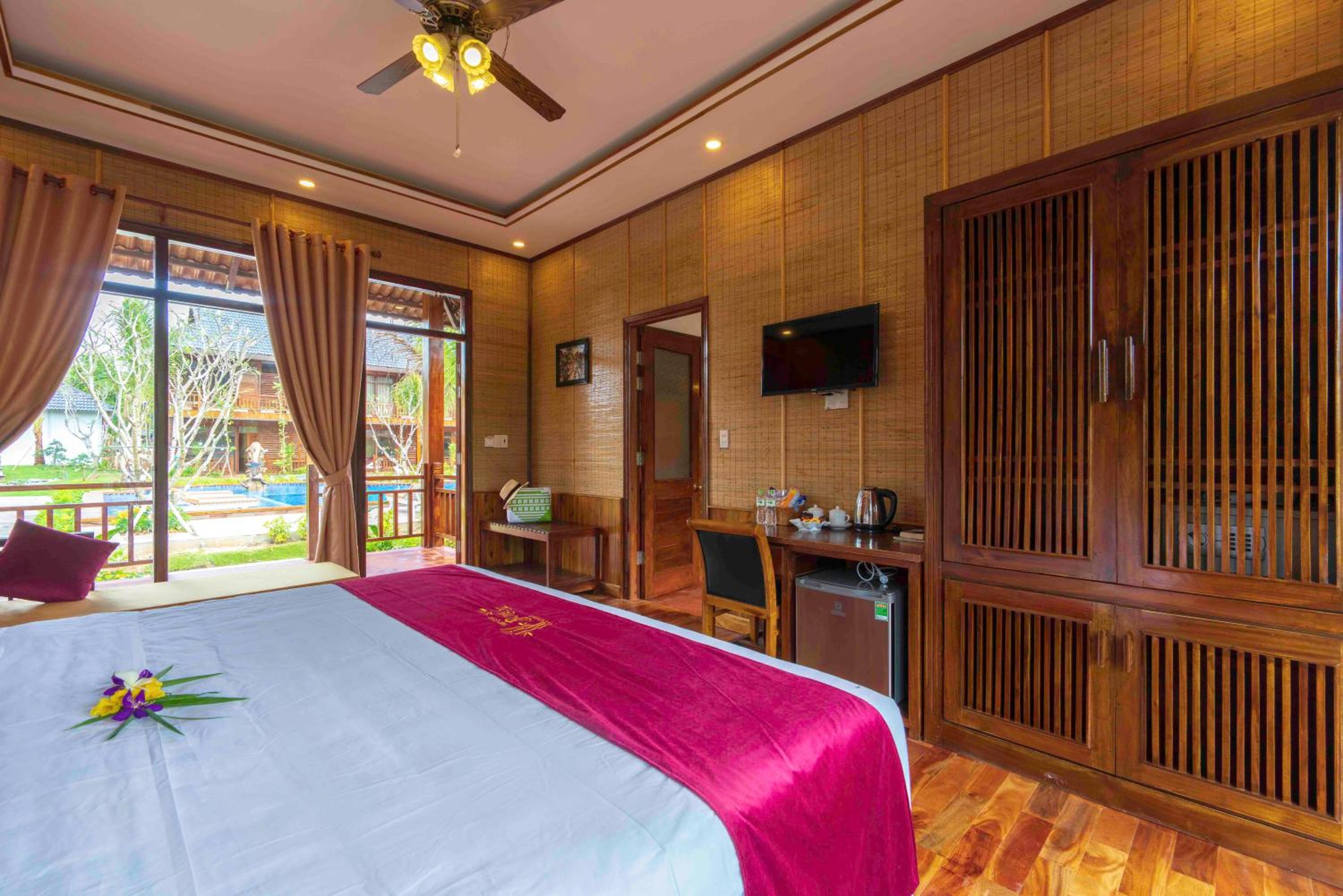 Bungalow with Pool View - Photo 8