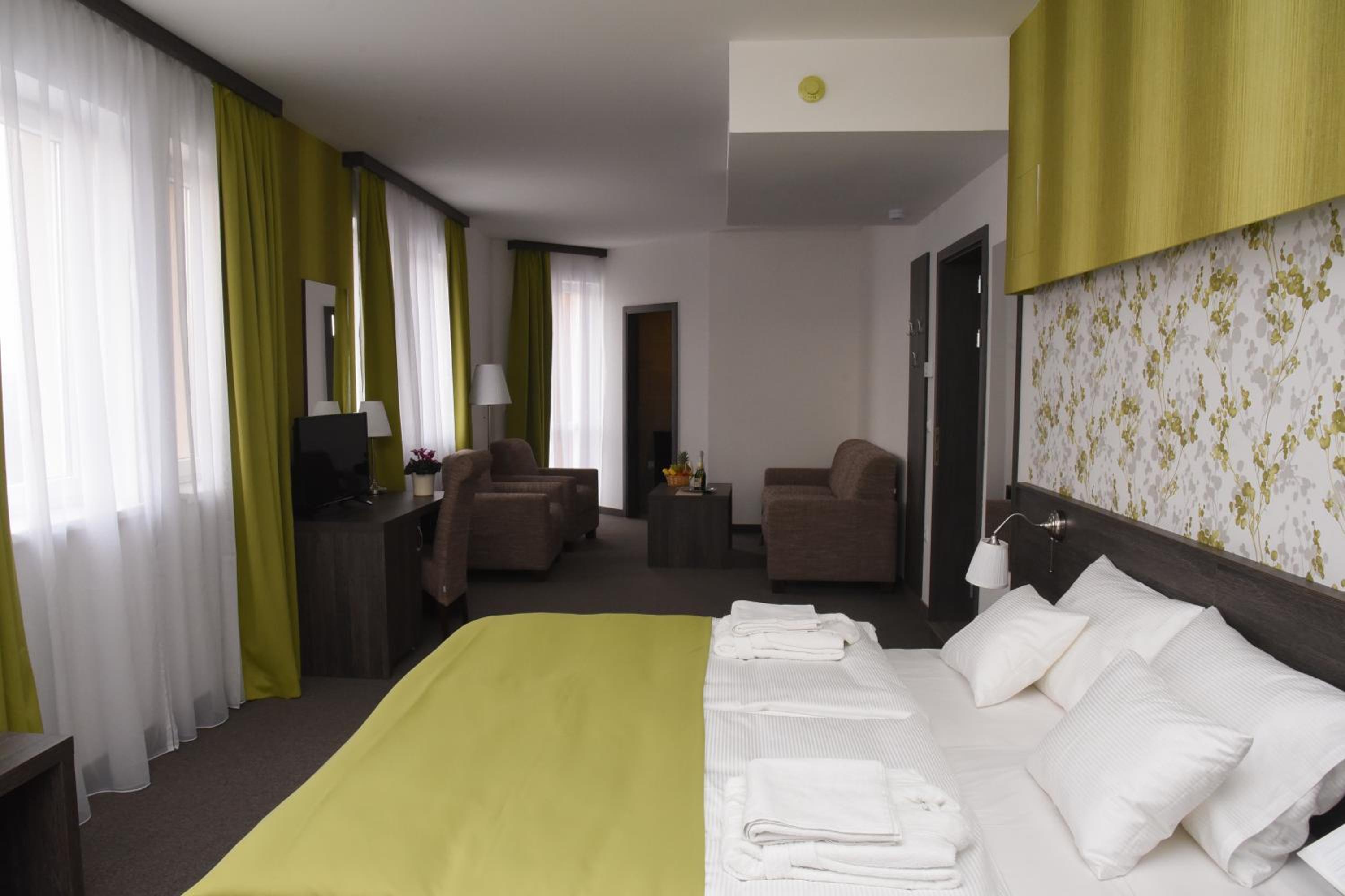 Deluxe Family Room