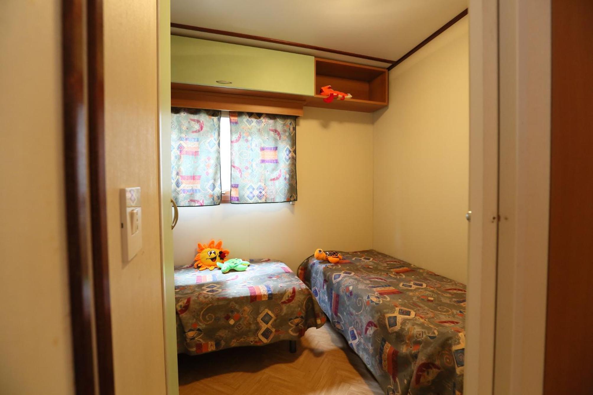Mobile Home (4 Adults) photo 3