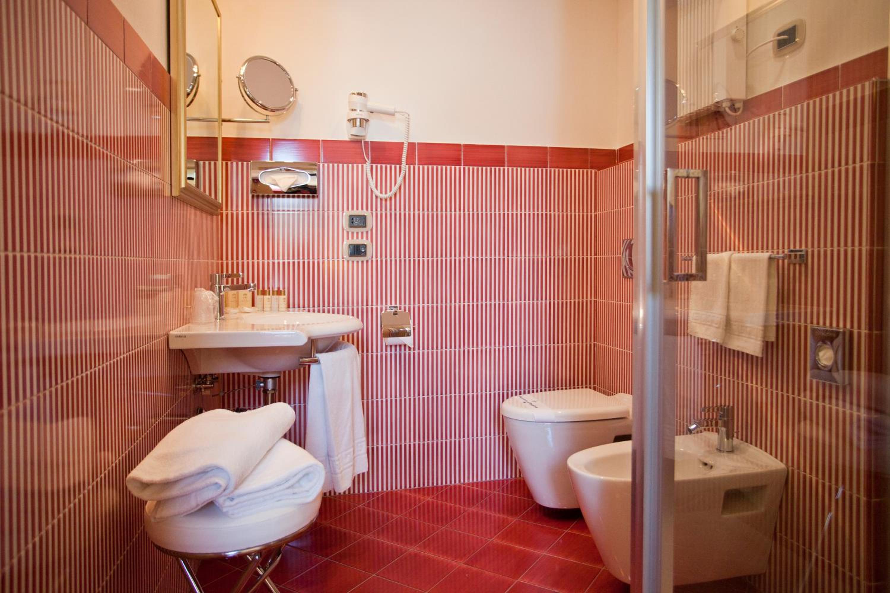 Double or Twin Room - Photo 7