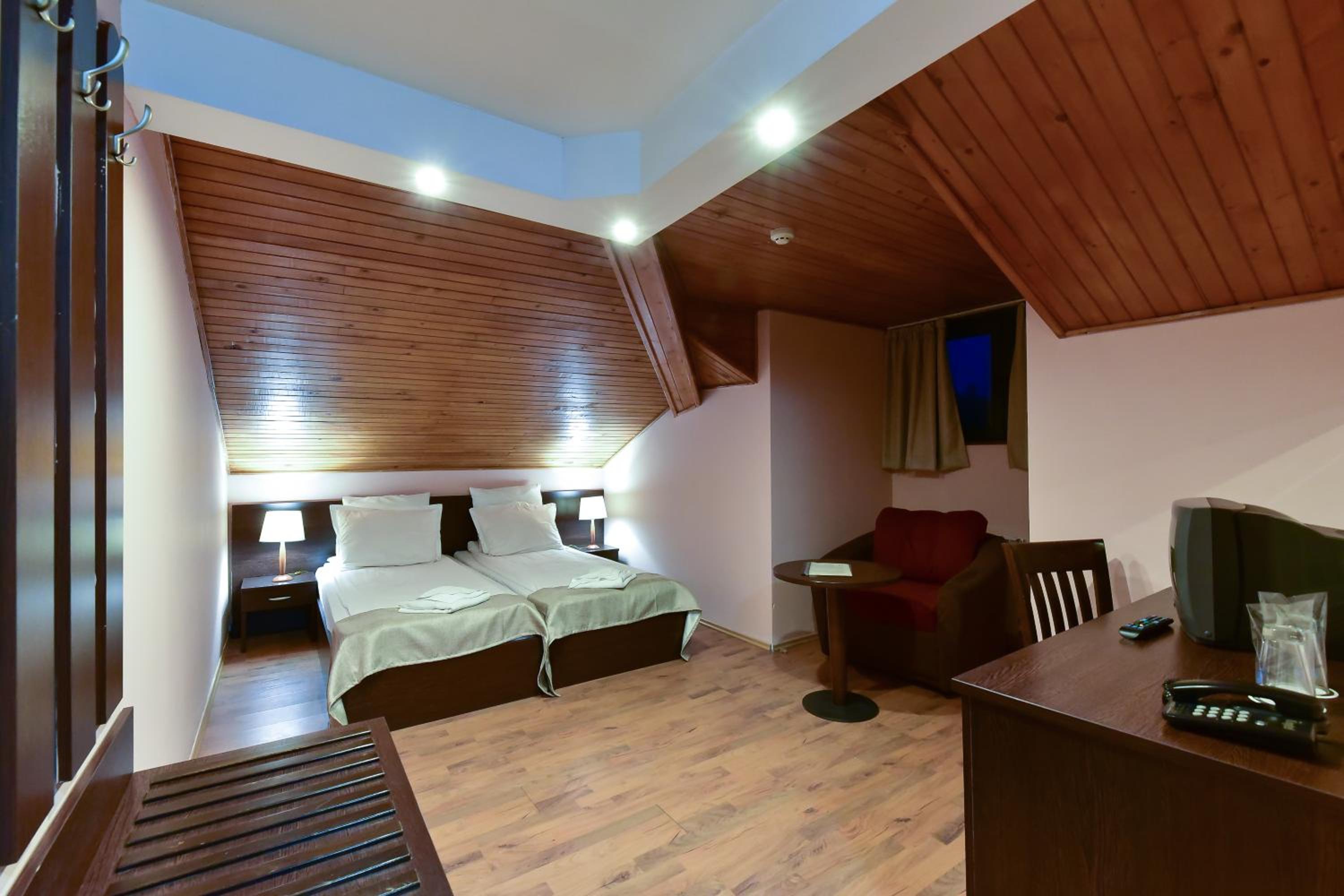 Economy Twin Room - Attic photo 2