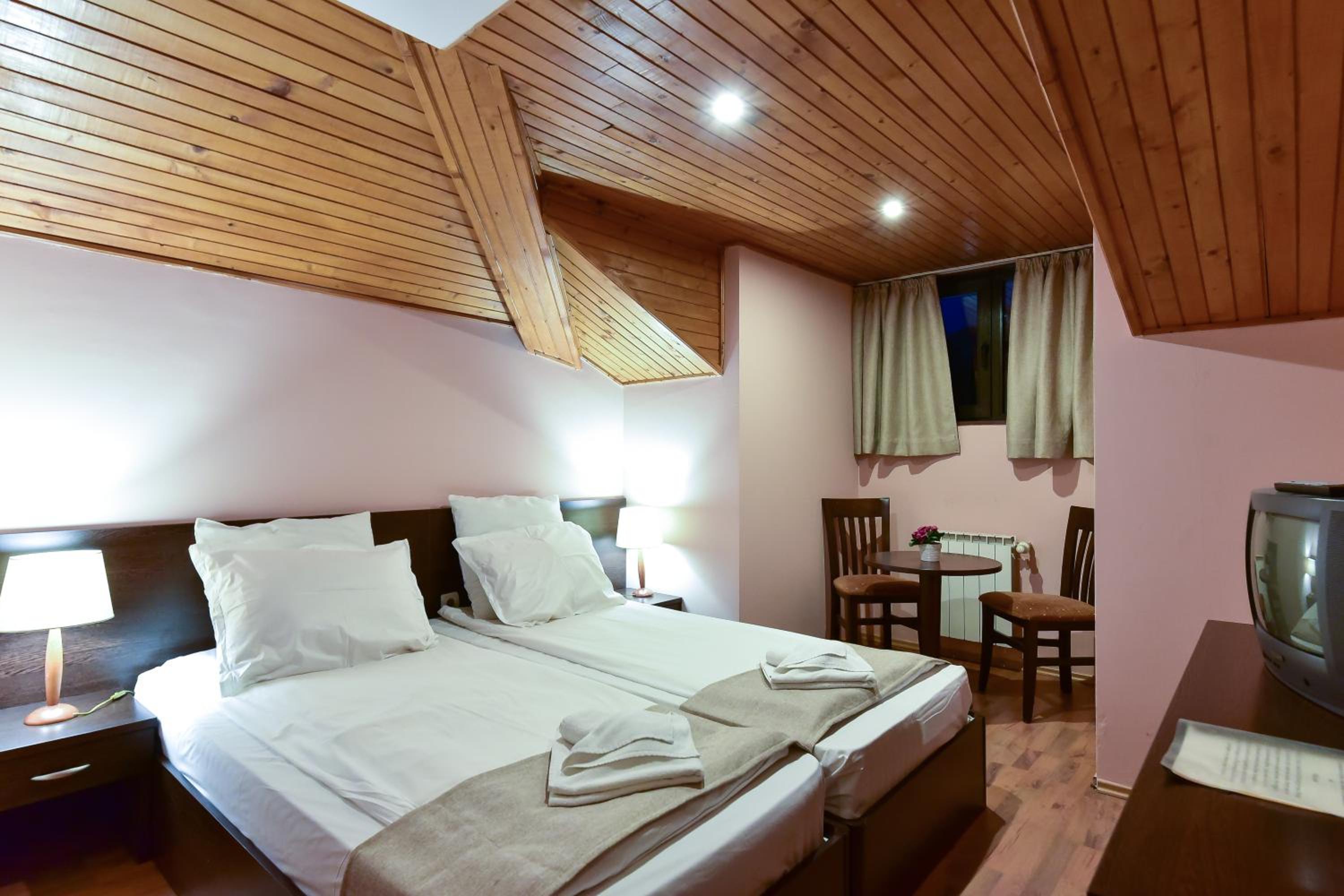Economy Twin Room - Attic photo 3