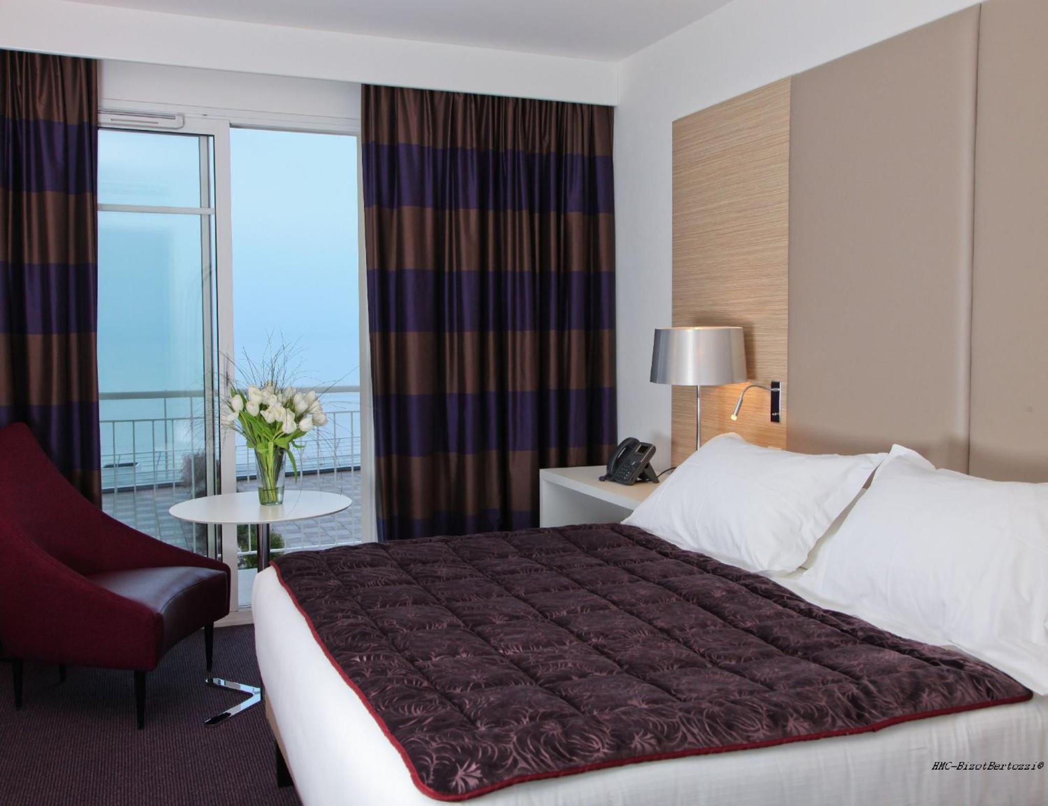 Suite Apartment with Sea View (2 Adults + 2 Children) - Photo 4