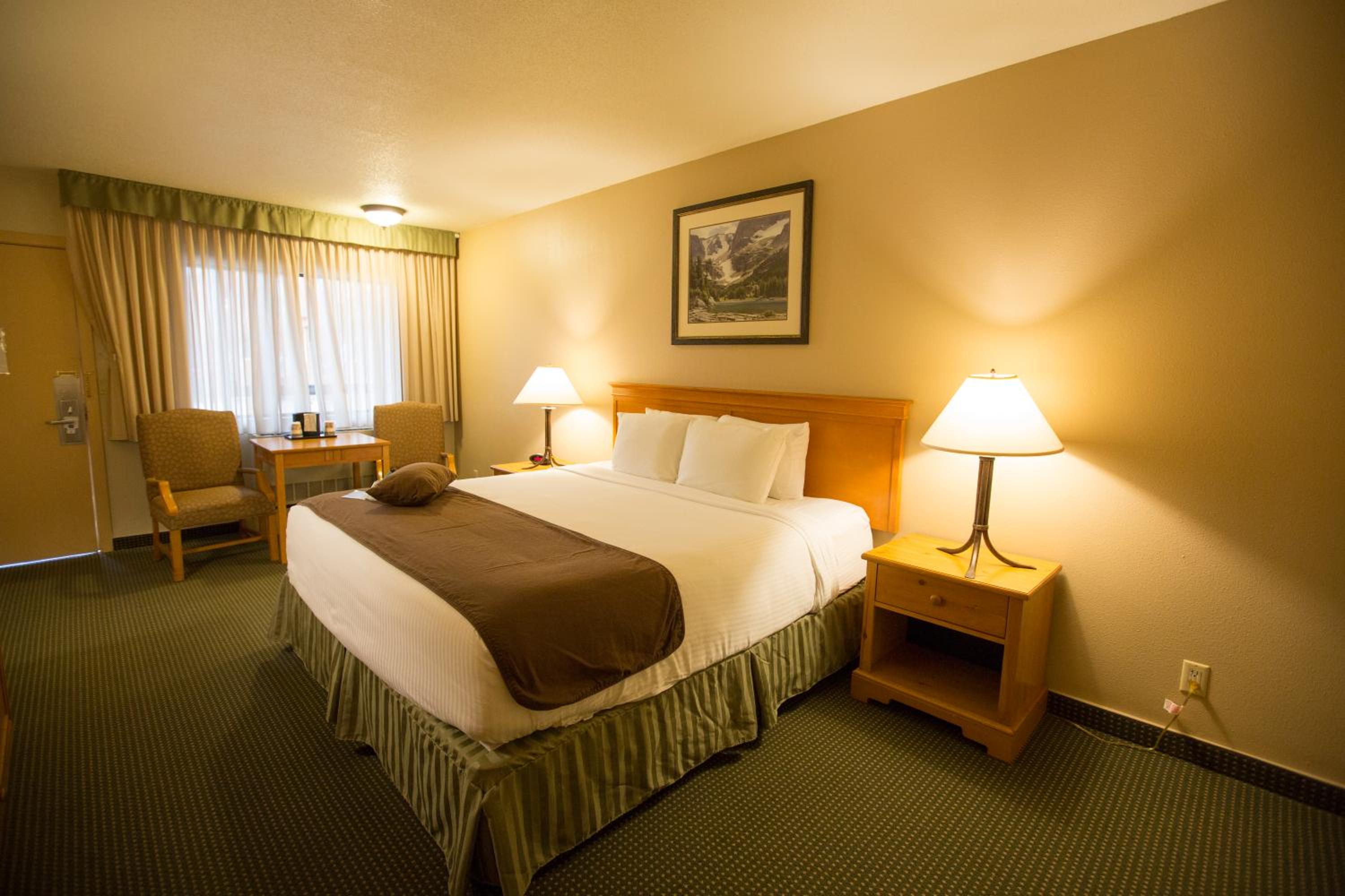 King Room with Roll-in Shower - Disability Access/Non-Smoking - Photo 9