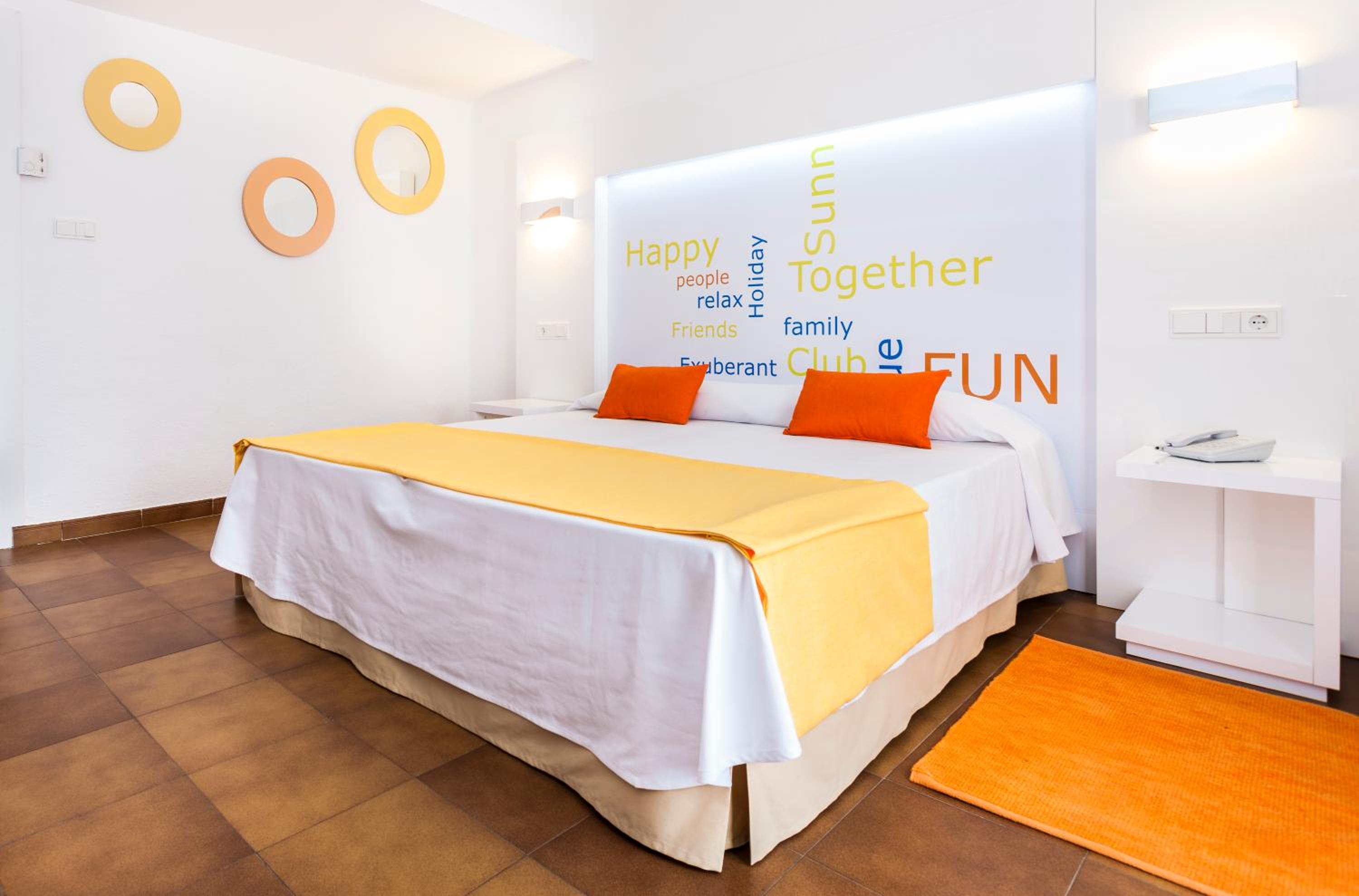 Twin Room - Photo 9