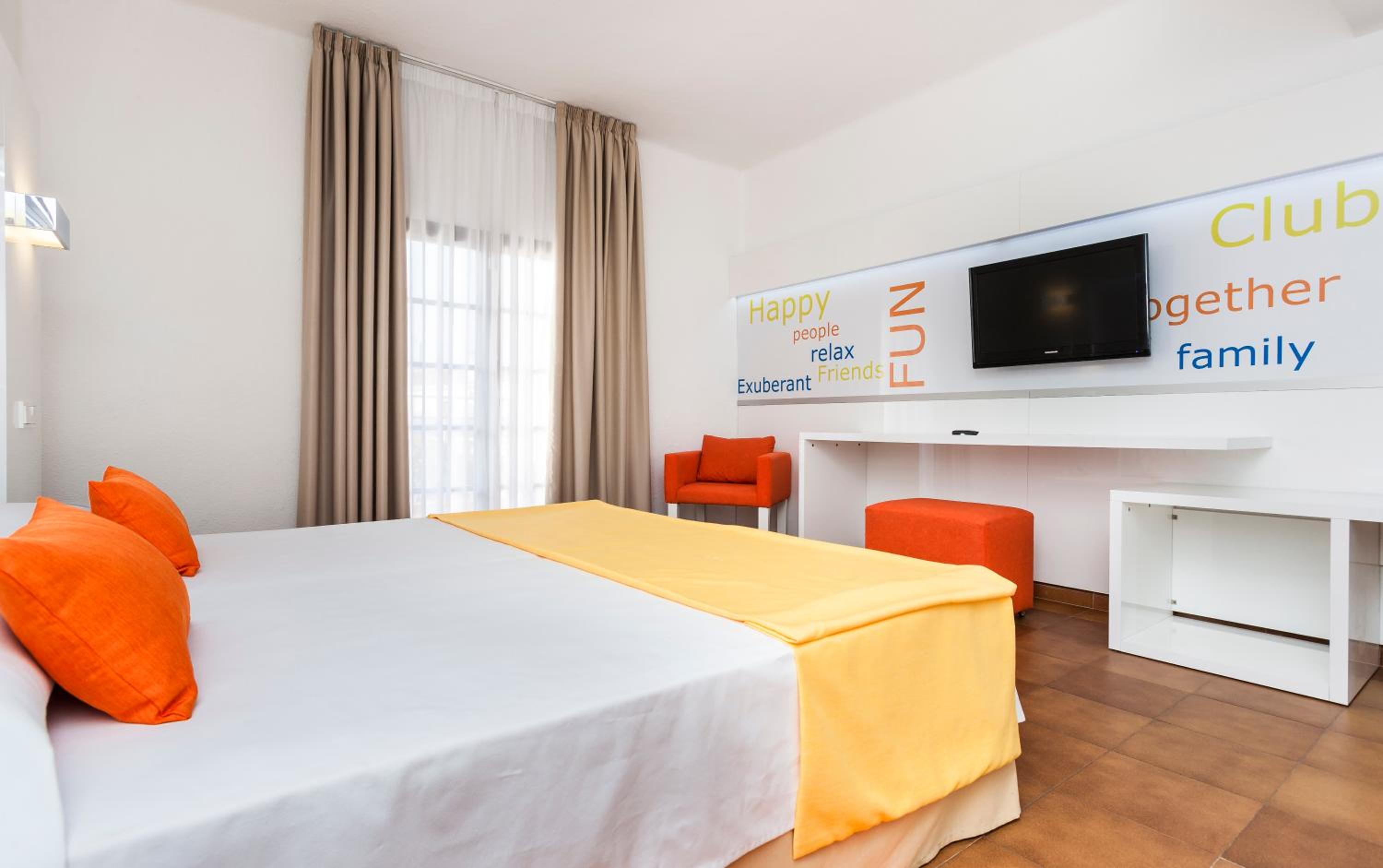 Twin Room - Photo 8