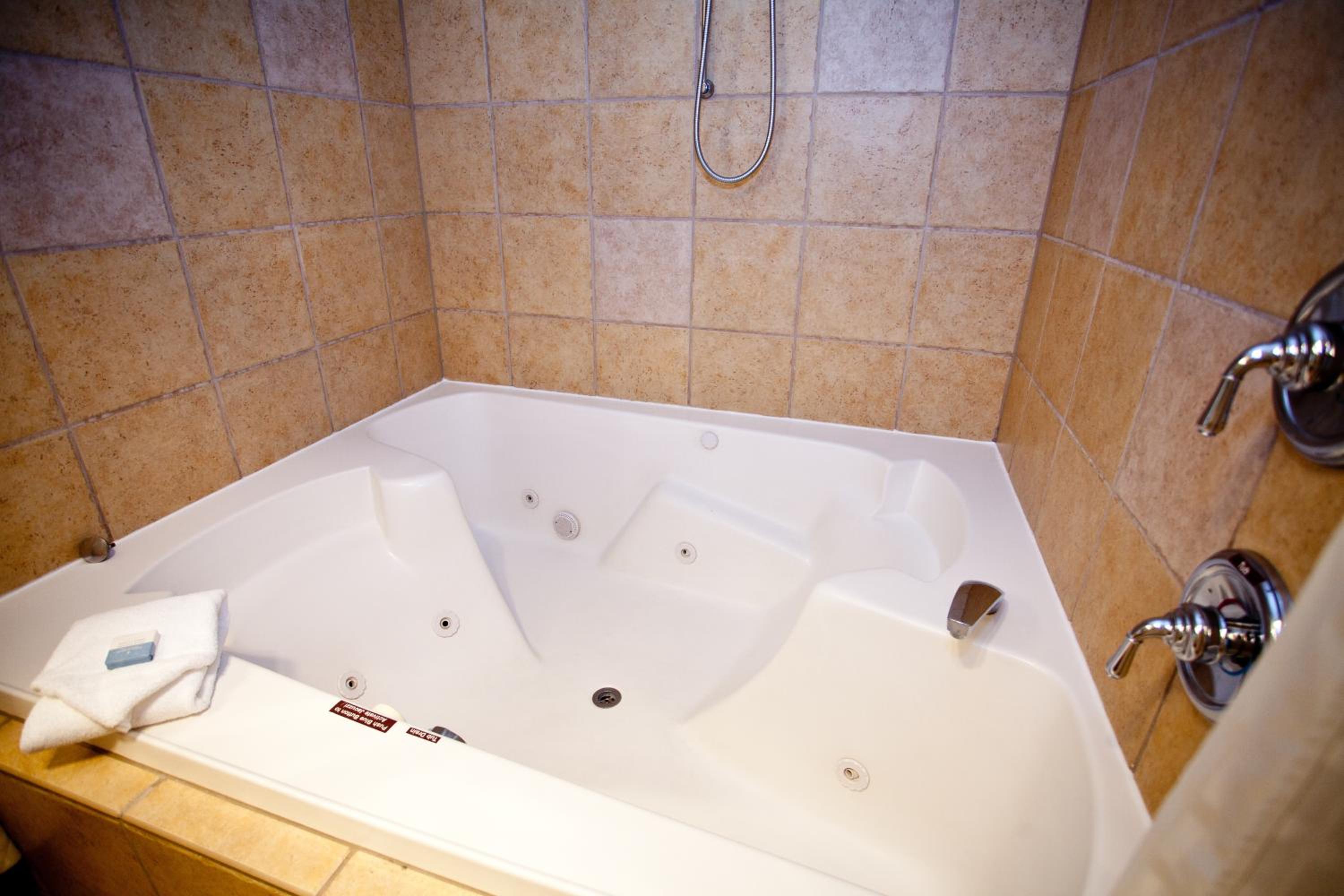 Oversize King Room with Jetted Tub - Photo 10