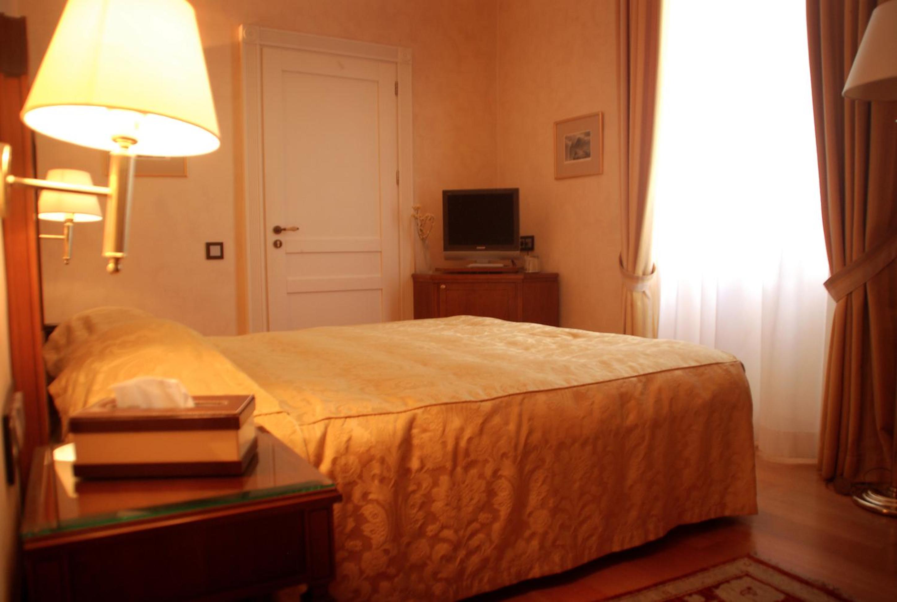 Classic Double Room - Photo 8
