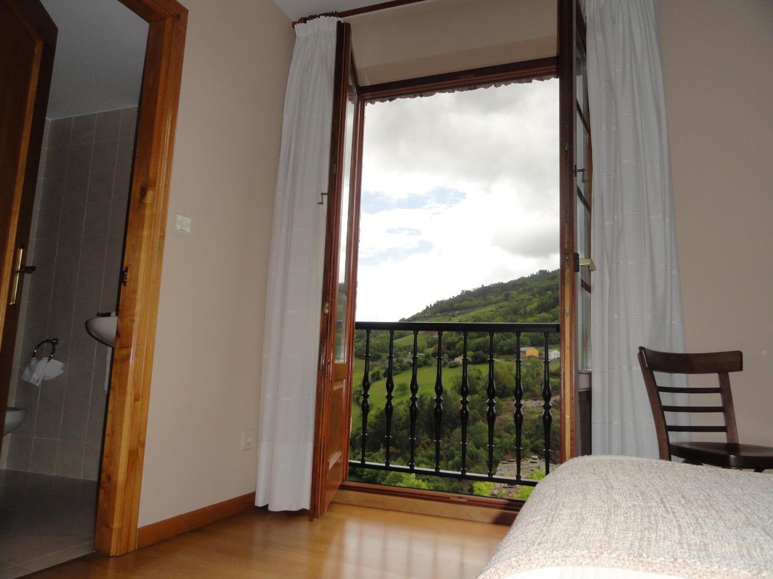 Double or Twin Room - Photo 10