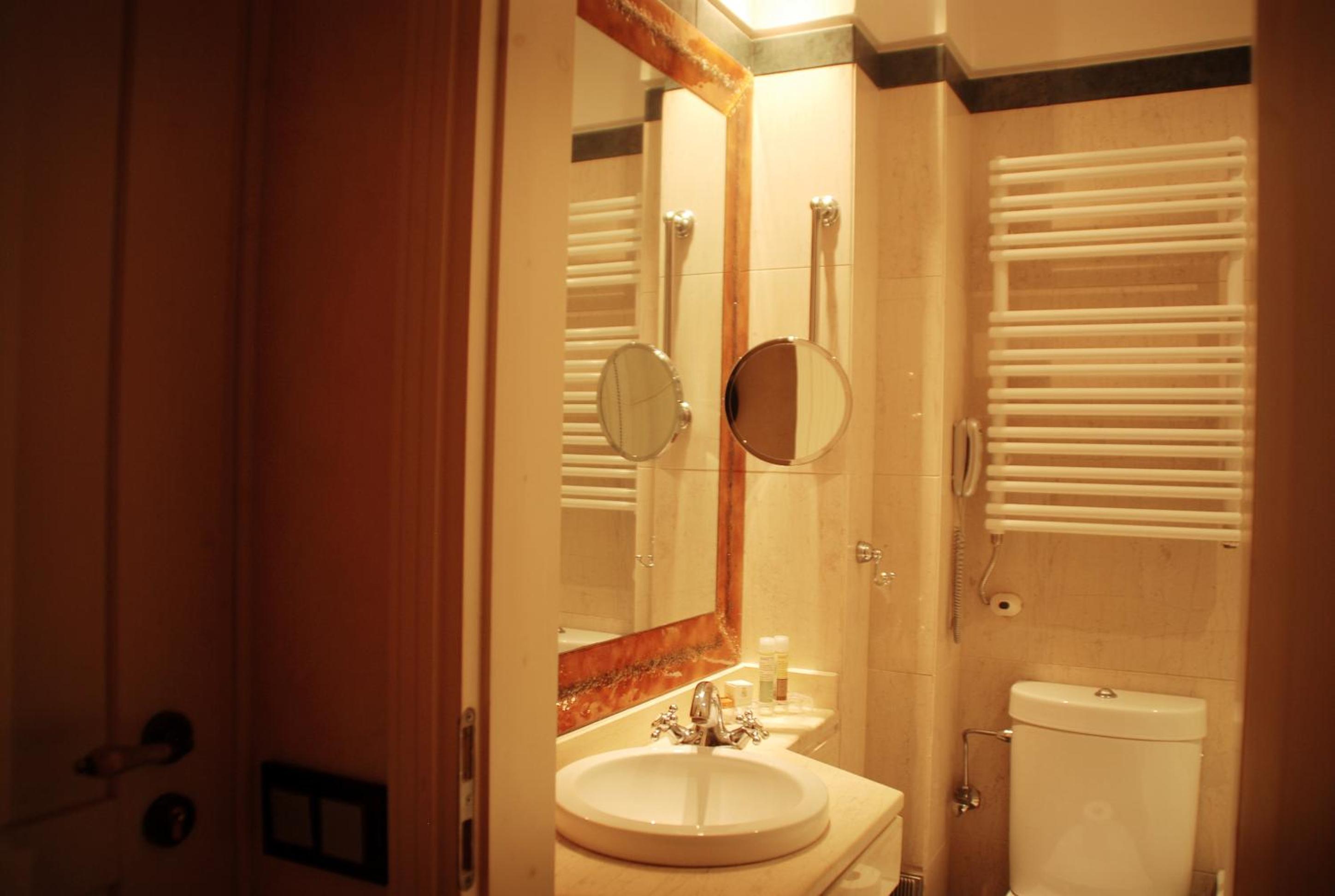 Classic Double Room - Photo 6