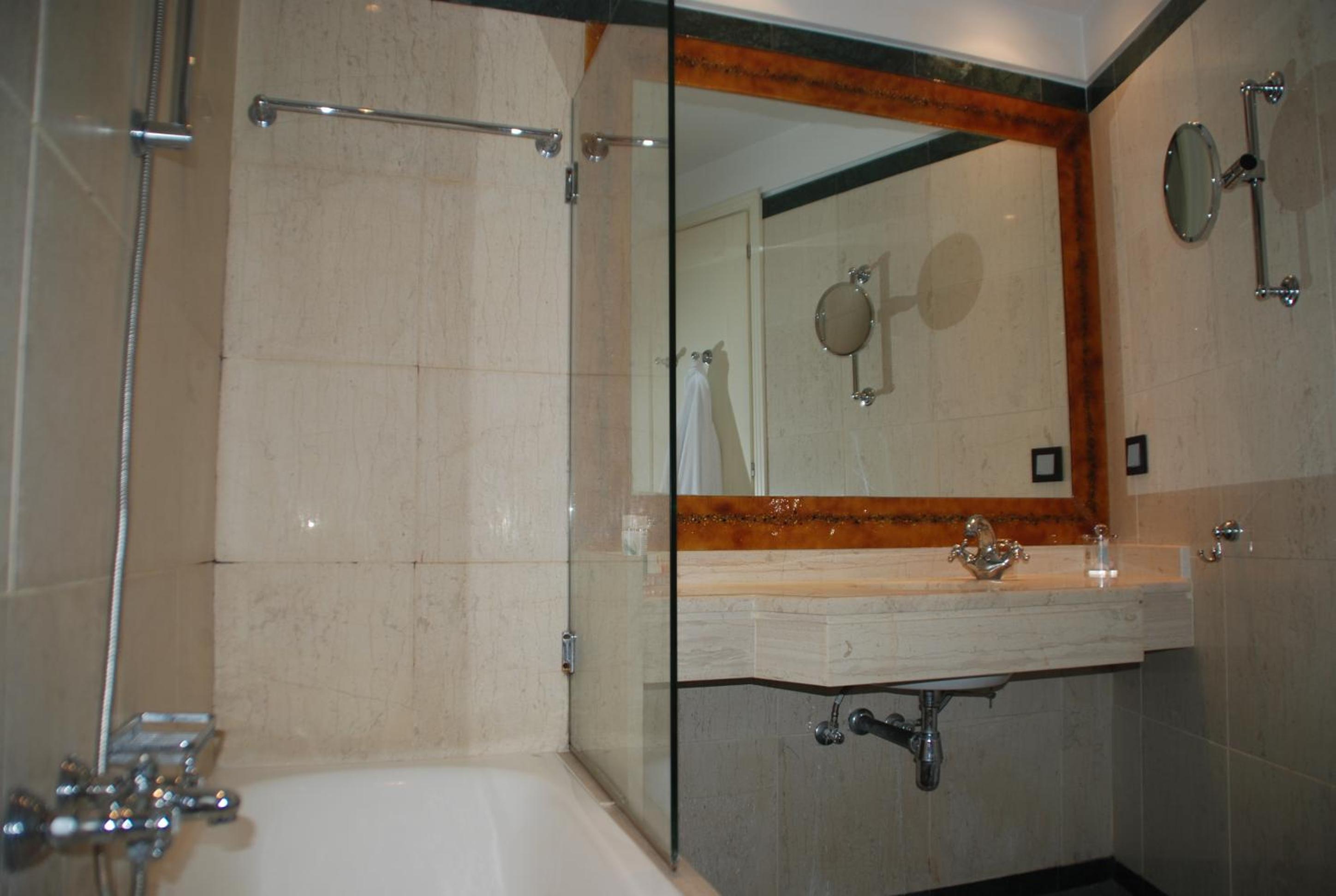 Deluxe Double Room - Photo 5