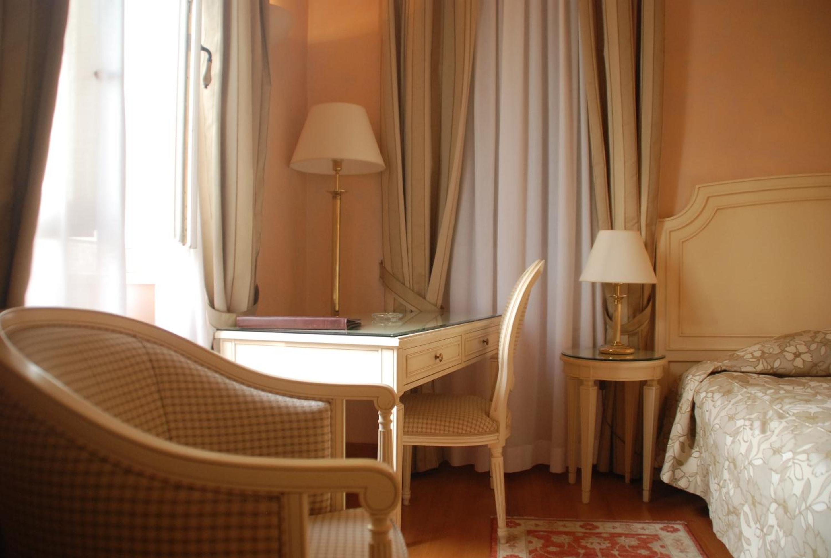 Deluxe Double Room - Photo 7