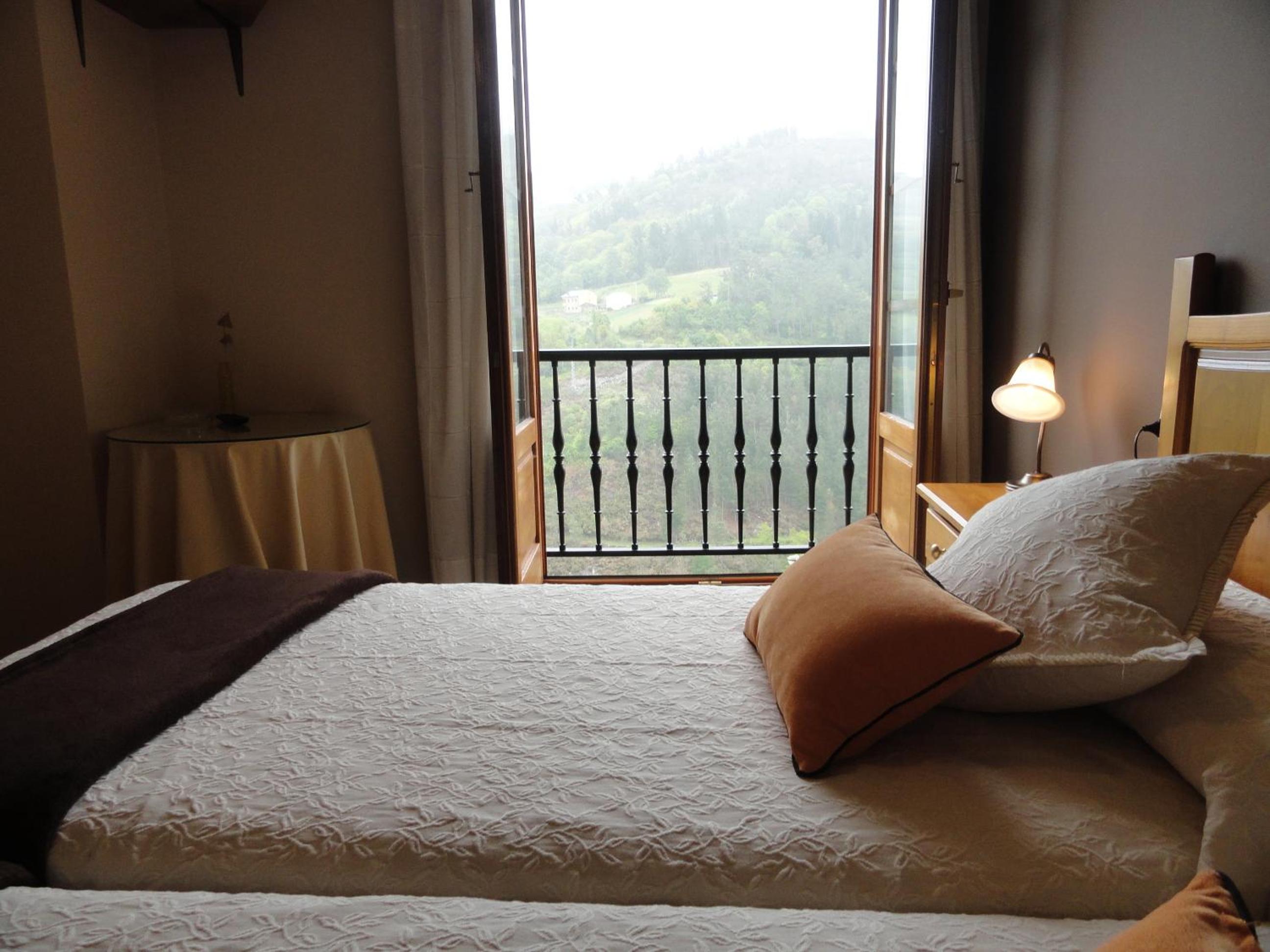 Double or Twin Room - Photo 6