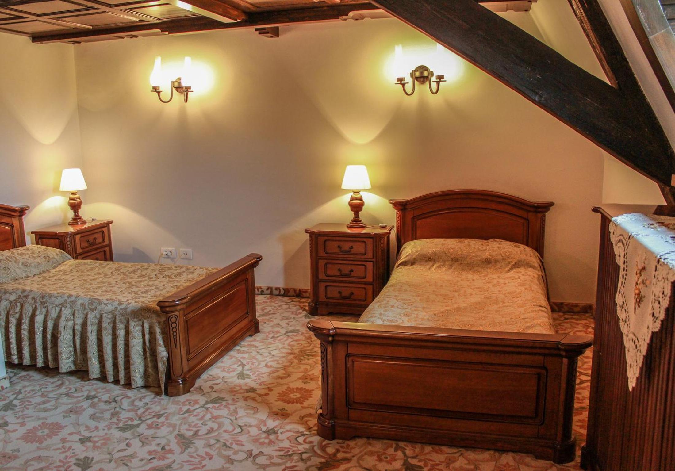 Attic Twin Room - Photo 1