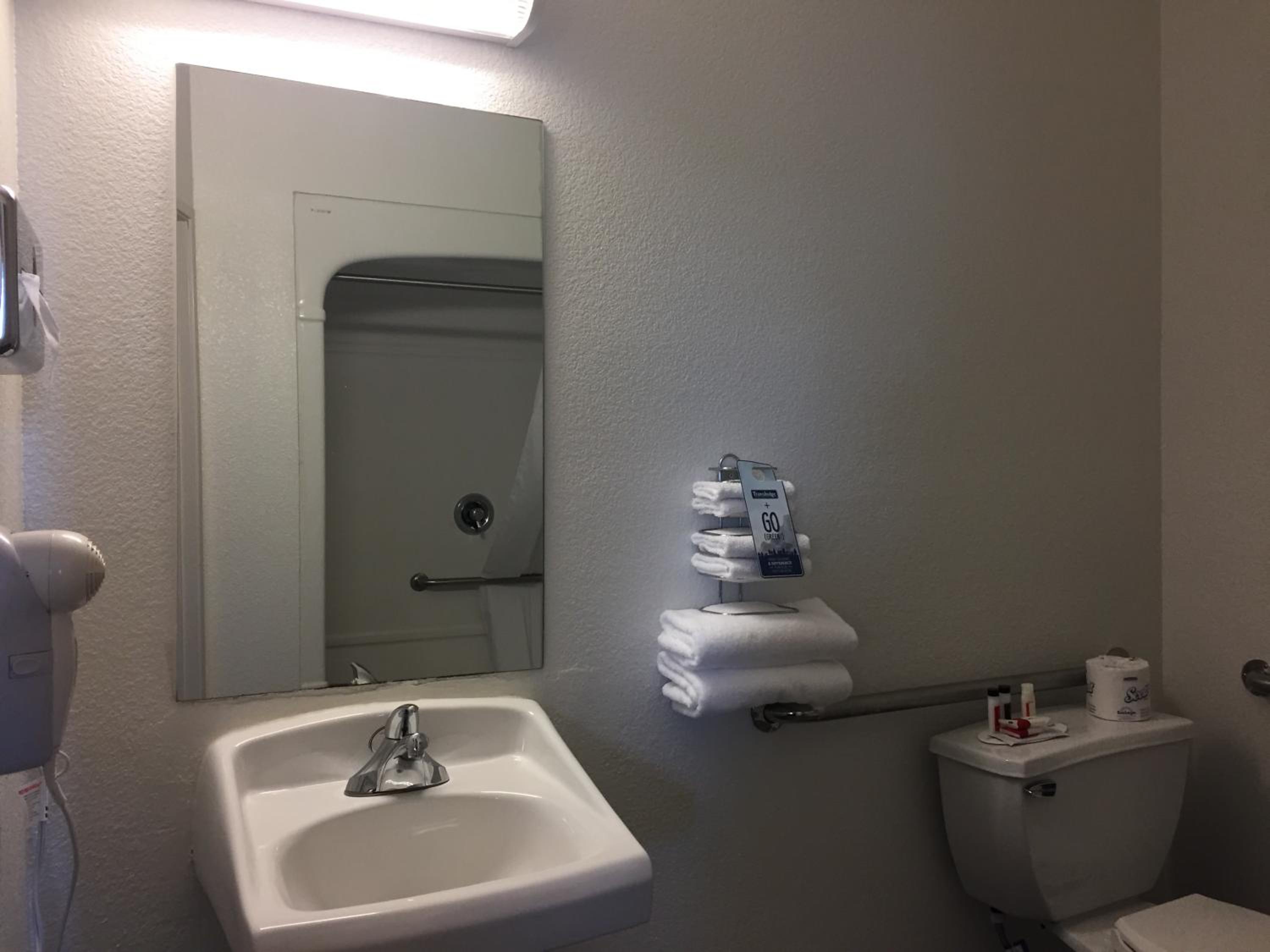 Queen Room - Non-Smoking - Photo 5