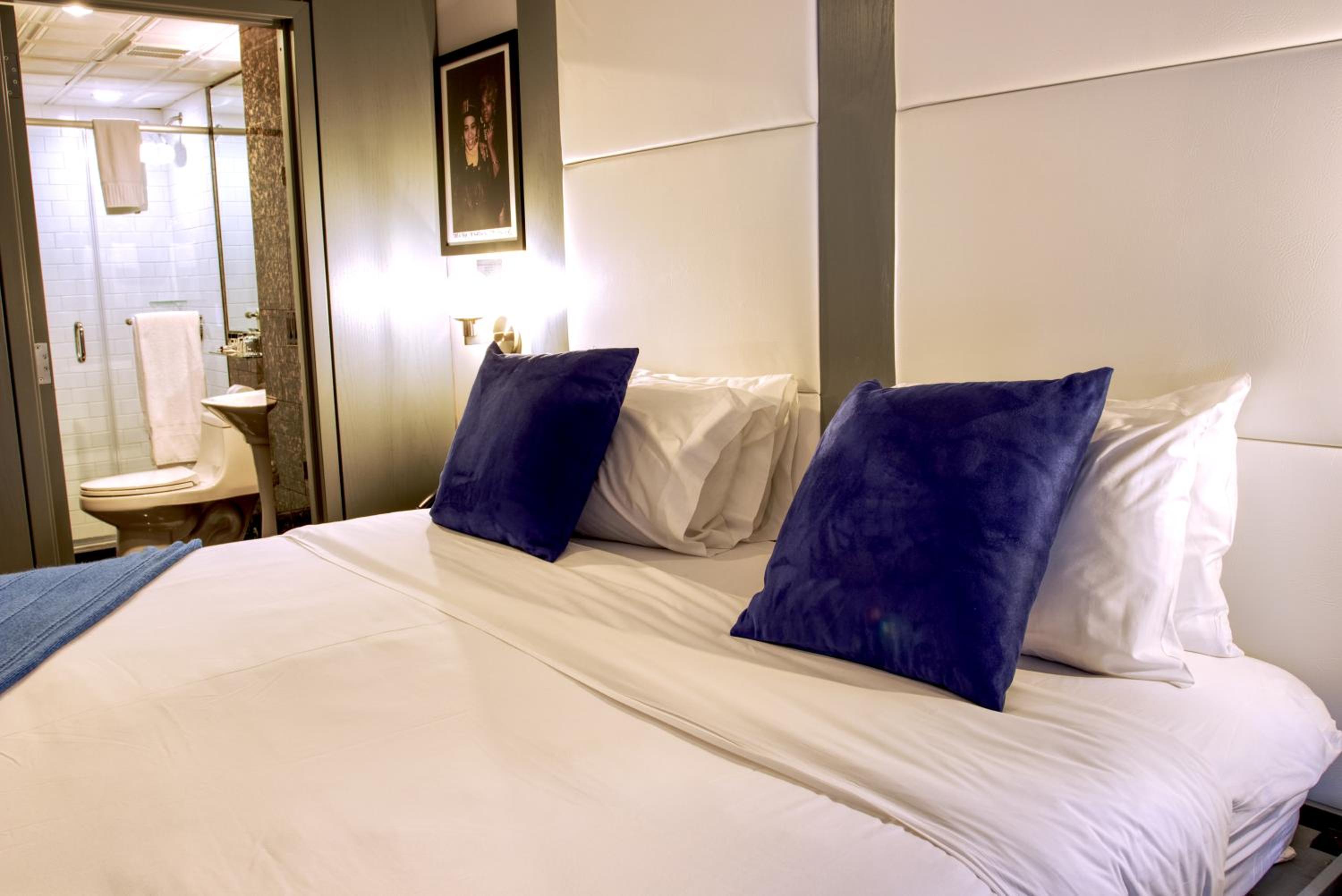 Standard King Room photo 2
