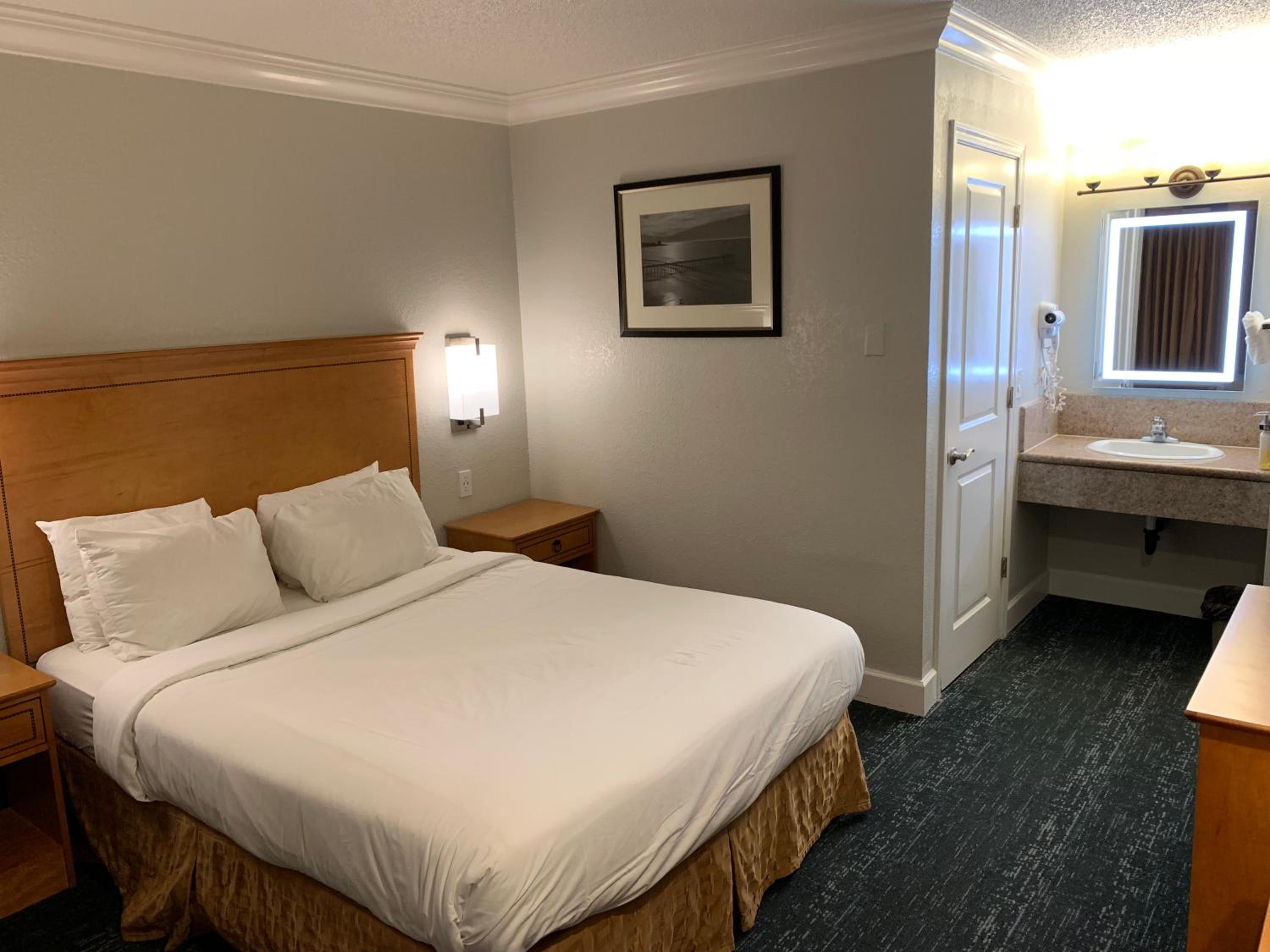 Queen Room - Photo 4