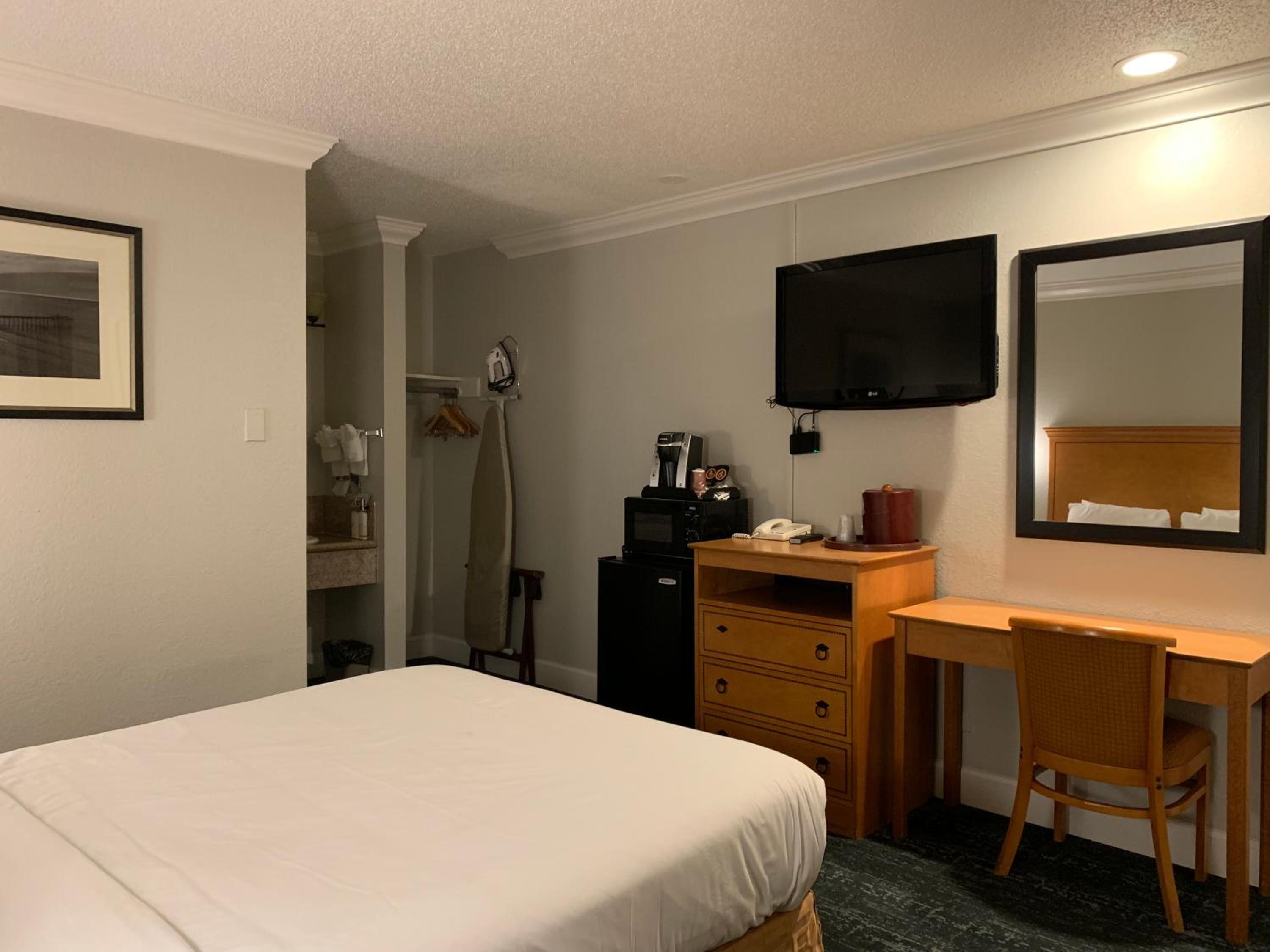 Queen Room - Photo 2