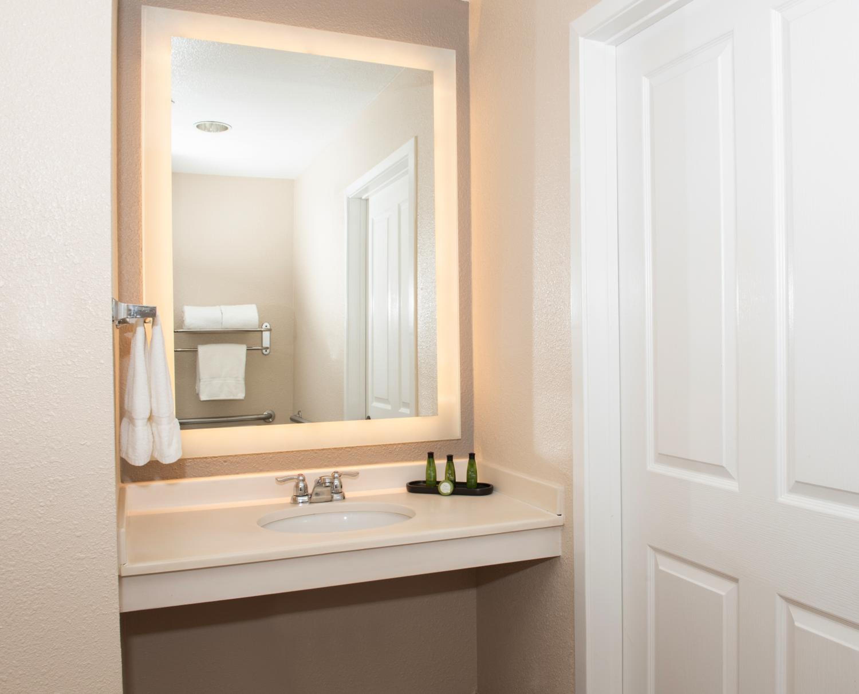 Studio Suite - Disability Access - Photo 2