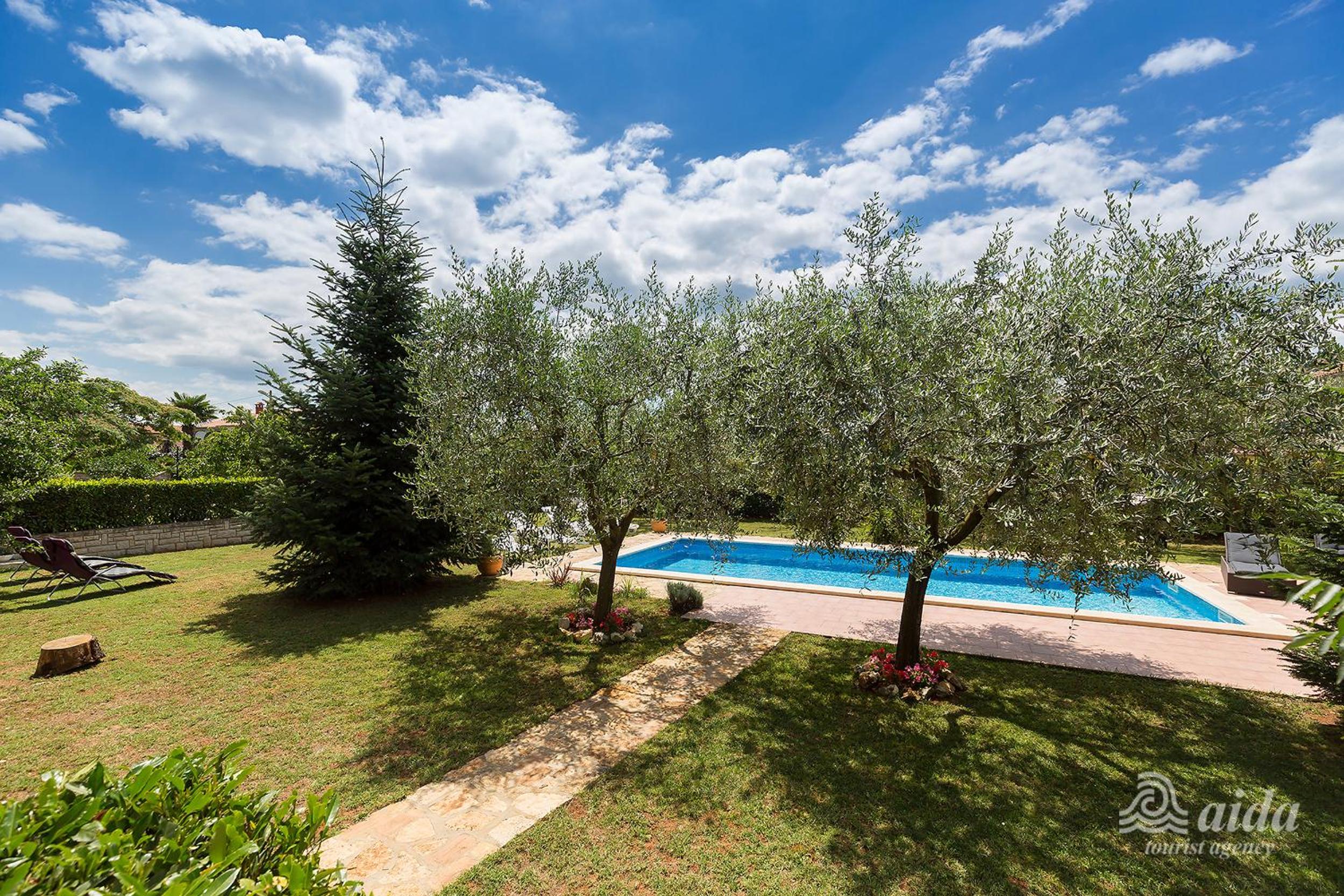 Villa photo 2
