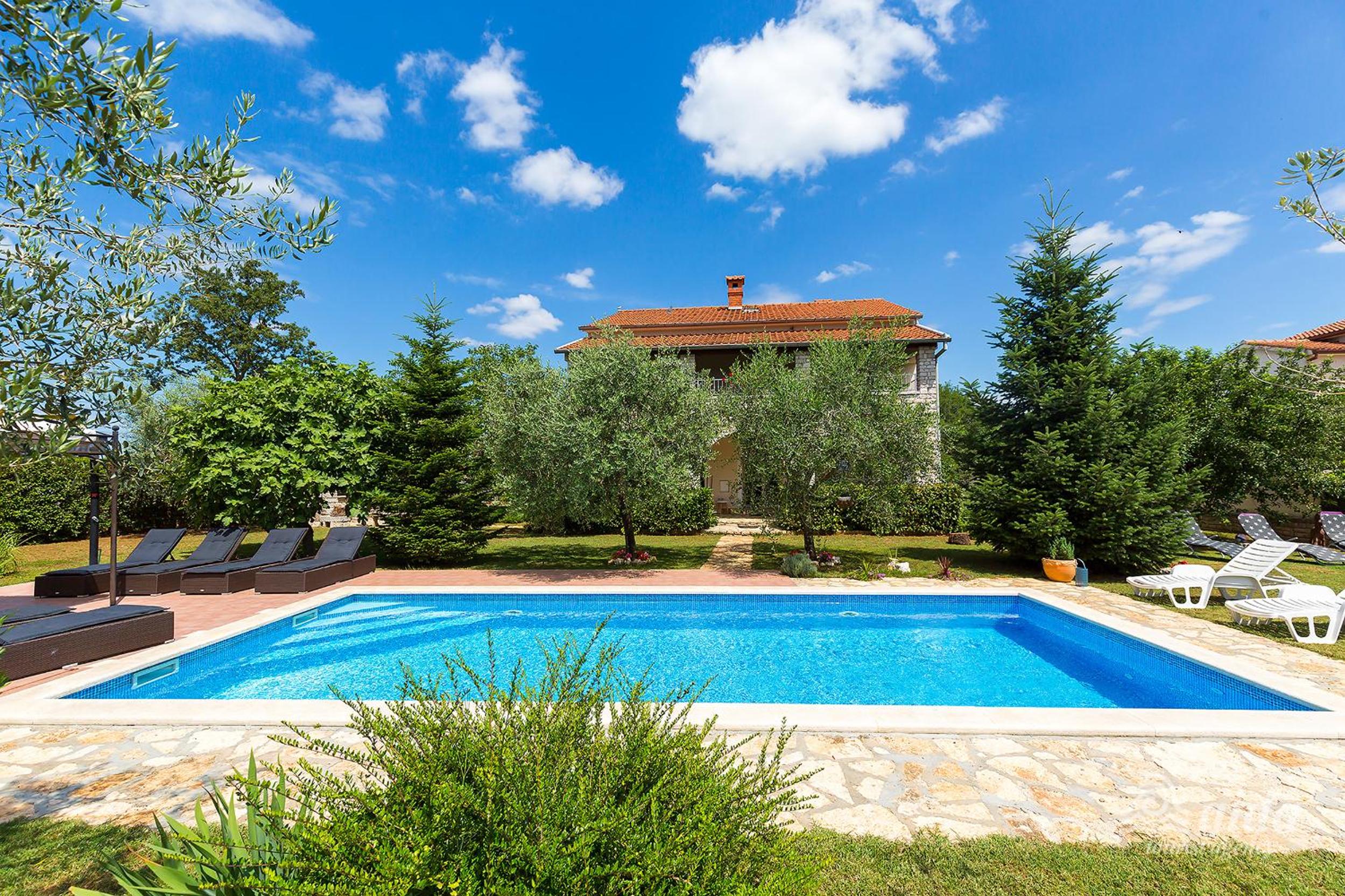 Villa photo 3