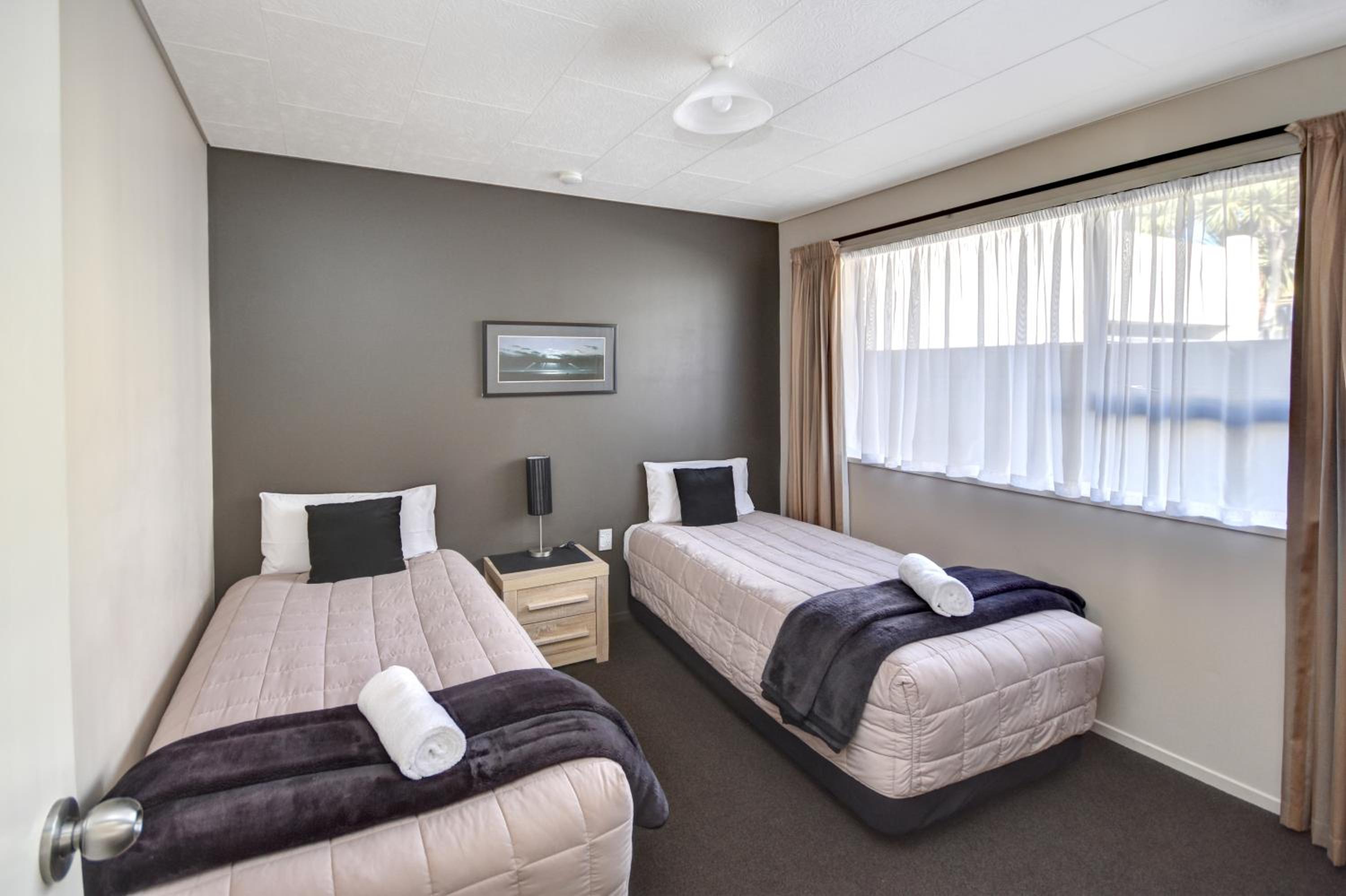 One-Bedroom Apartment - Photo 3
