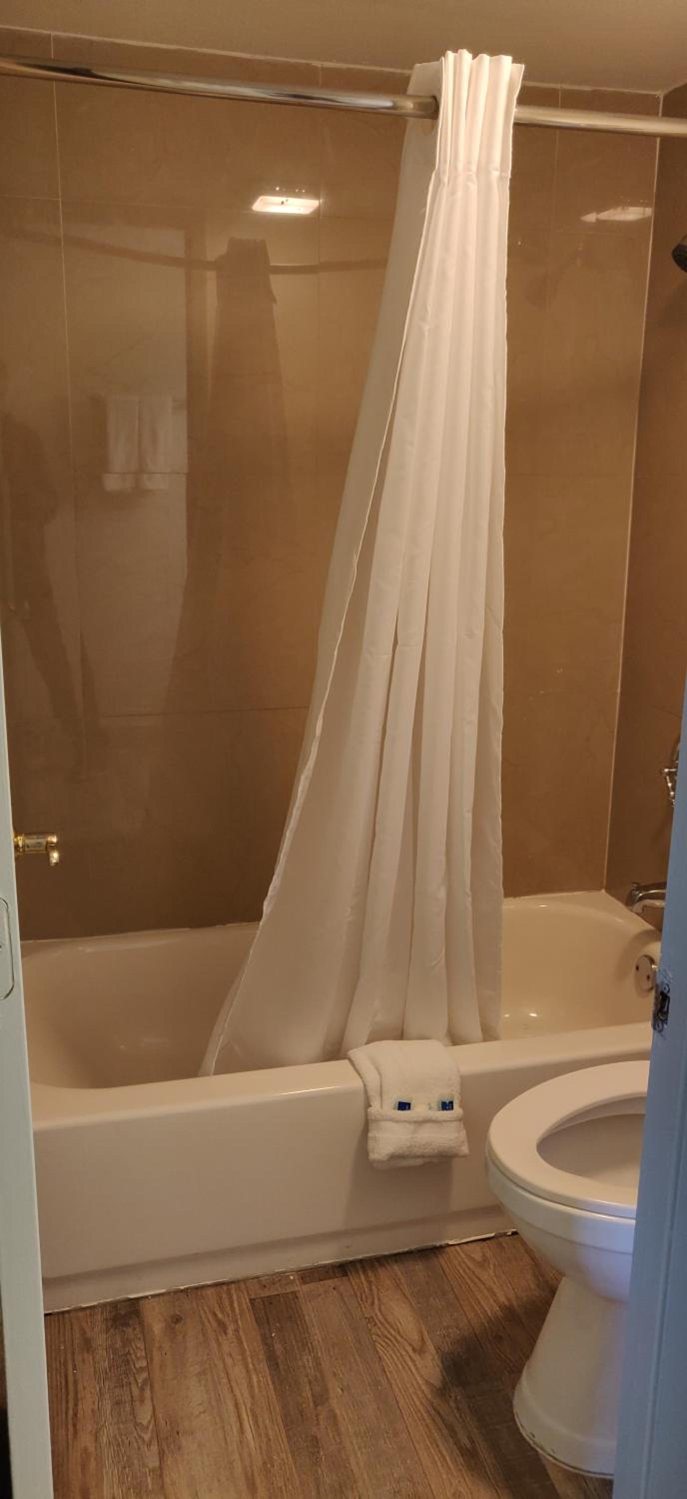 Deluxe King Room - Non-Smoking - Photo 5