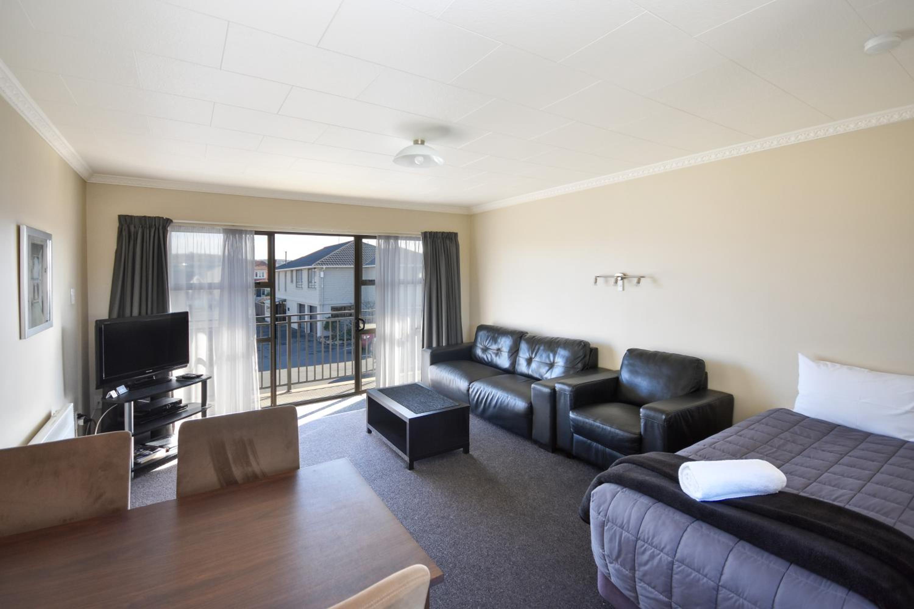 Two-Bedroom Apartment (5 Adults) - Photo 4