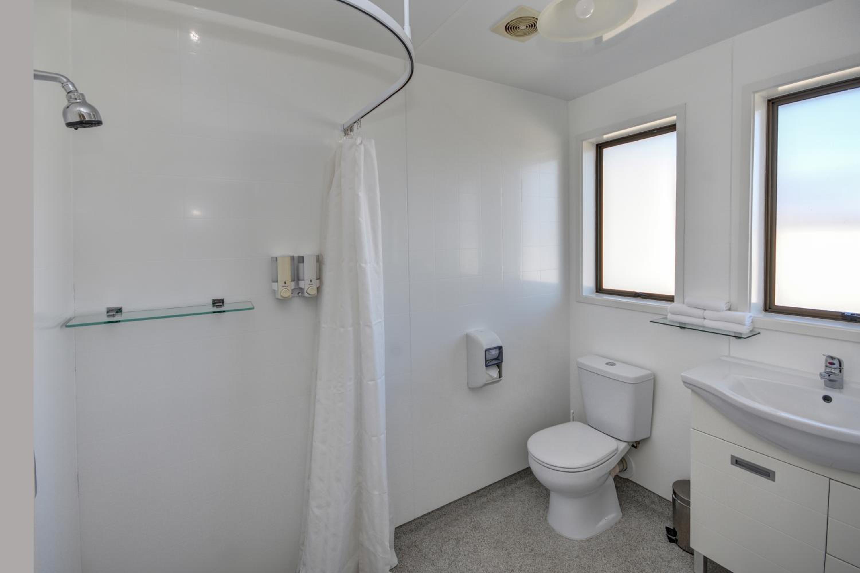 Two-Bedroom Apartment (5 Adults) - Photo 2