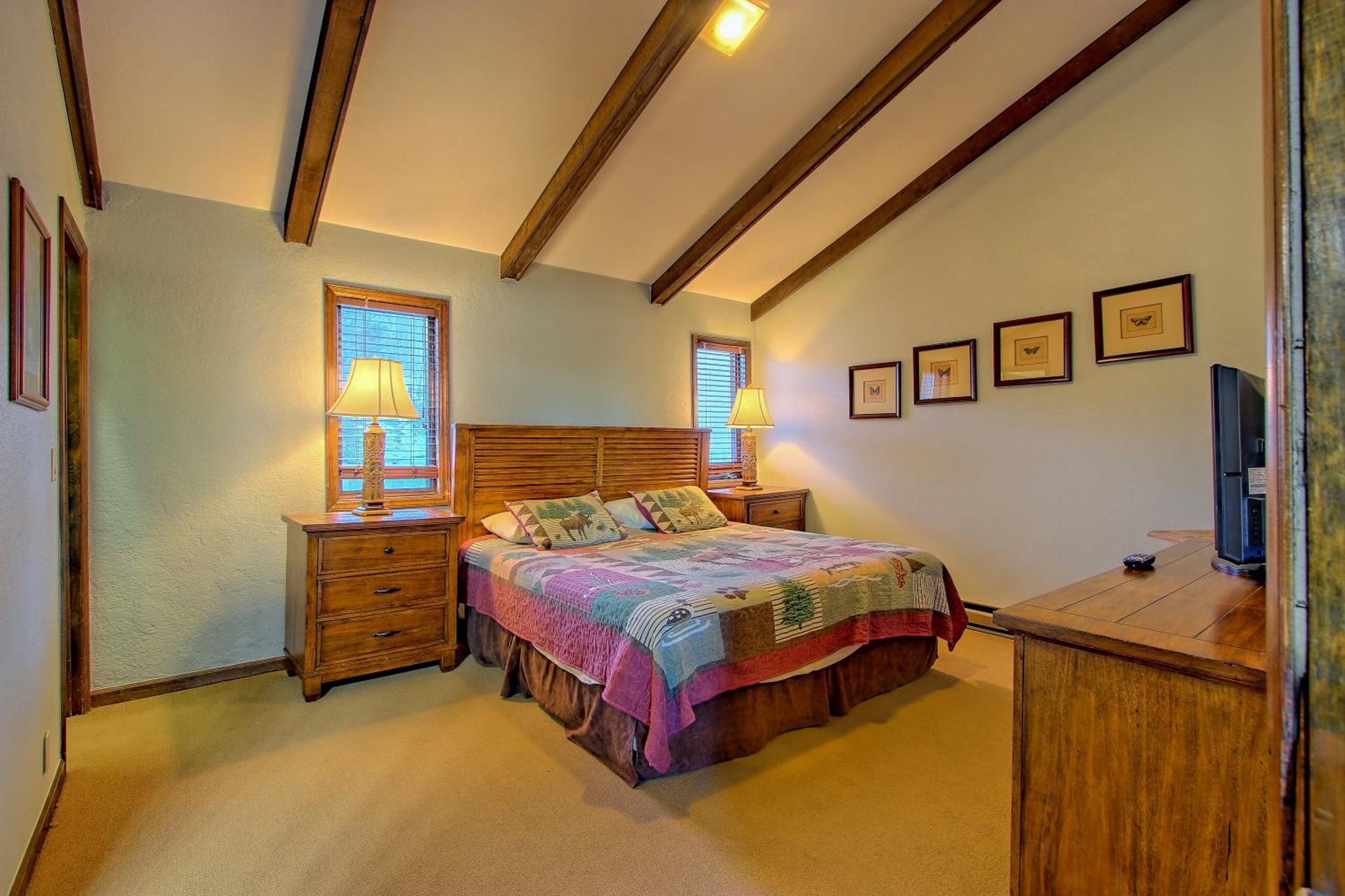Two-Bedroom Apartment with Single Beds photo 1