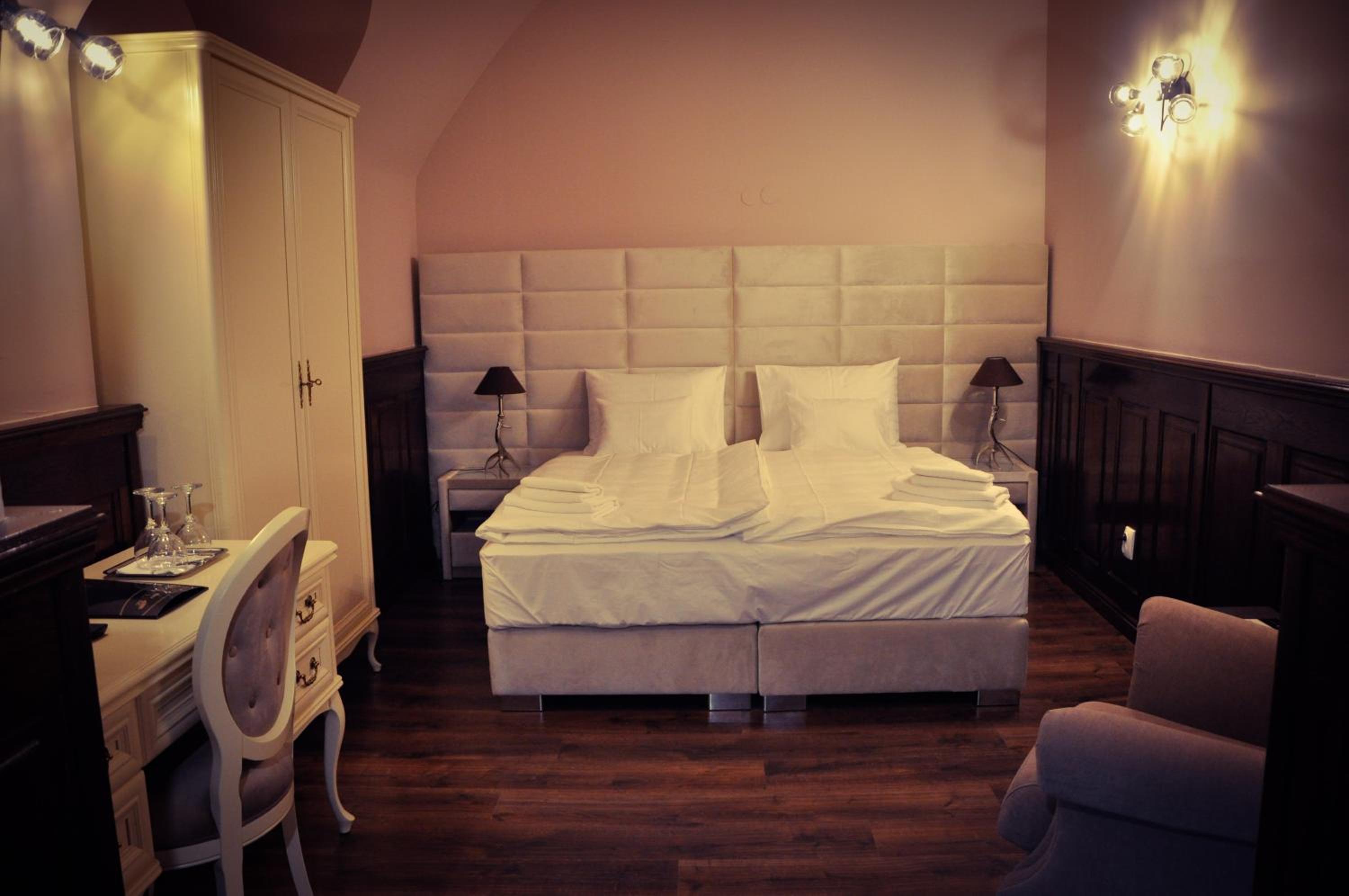 Standard Double or Twin Room - Photo 21
