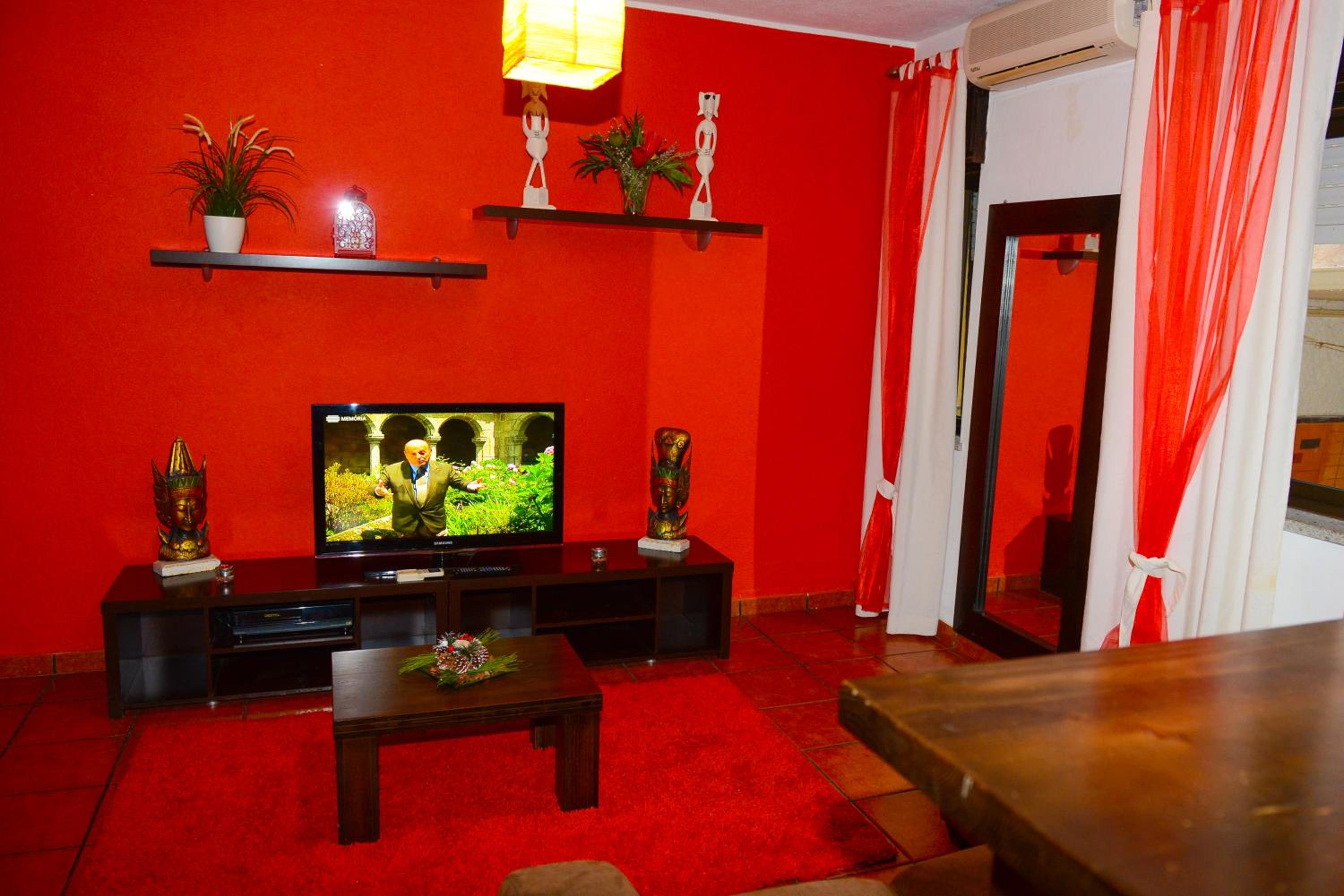 Three-Bedroom Apartment - Photo 6
