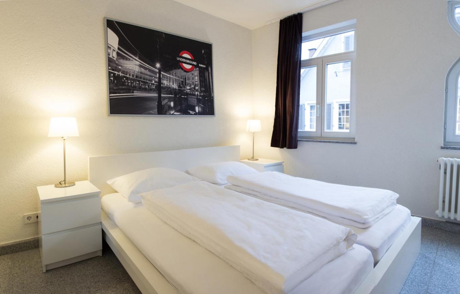 Double or Twin Room with Bathroom - Photo 1